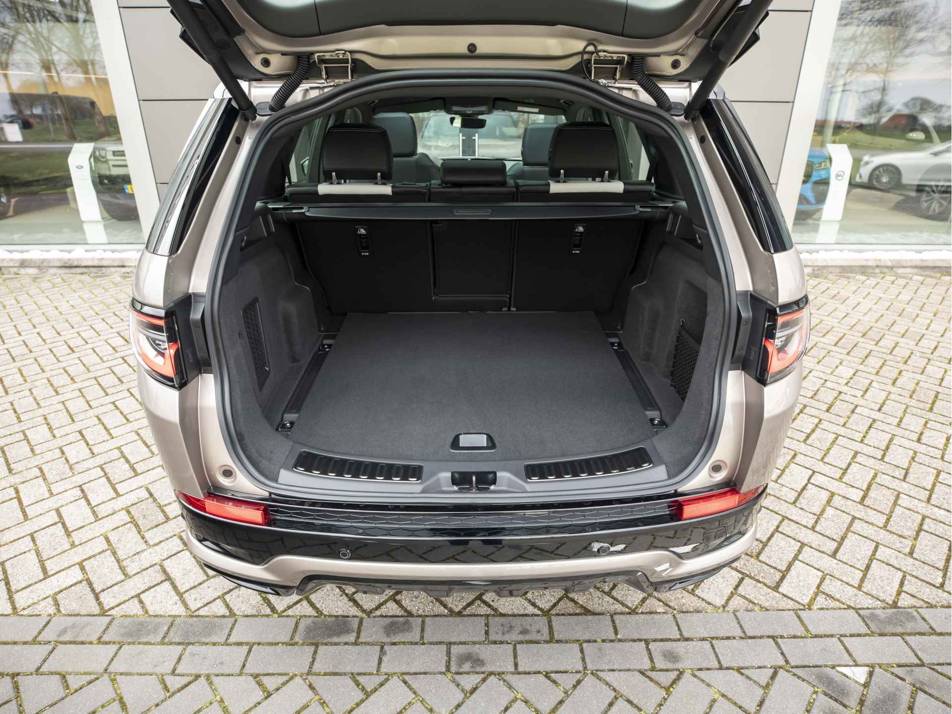 Land Rover Discovery Sport P300e R-Dynamic S | Light Oyster | Adaptive Cruise | Elek. Haak | LED - 39/59