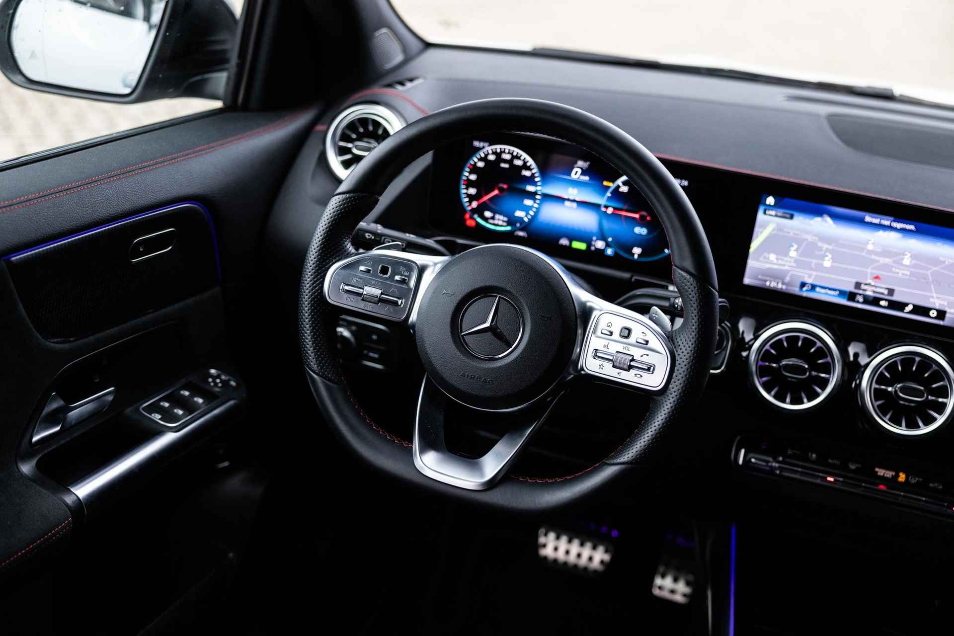 Mercedes-Benz EQA 250 AMG Line | Premium pakket | Rijassistentiepakket |  Achteruitrijcamera | Trekhaak | Stoelverwarming | Sfeerverlichting | Antidiefstalpakket URBAN GUARD Plus - 4/41