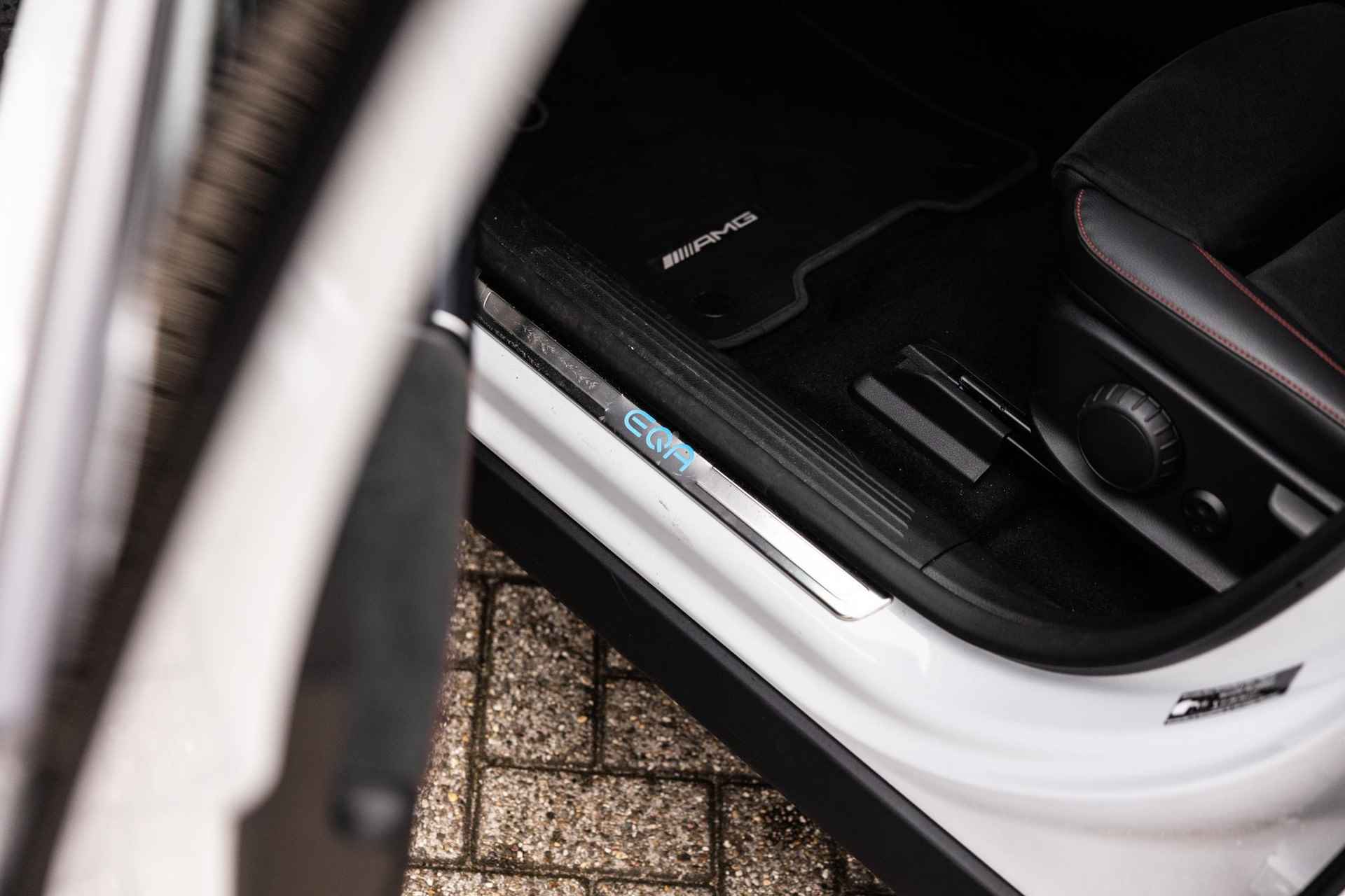 Mercedes-Benz EQA 250 AMG Line | Premium pakket | Rijassistentiepakket |  Achteruitrijcamera | Trekhaak | Stoelverwarming | Sfeerverlichting | Antidiefstalpakket URBAN GUARD Plus - 33/41