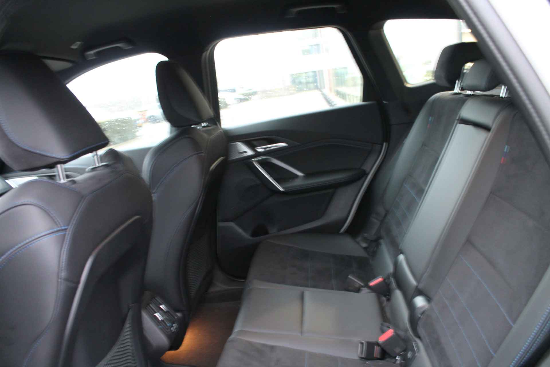 BMW iX1 eDrive20 M Sport / Trekhaak / Adaptief M Onderstel / Sportstoelen / Parking Assistant / Harman Kardon - 6/34