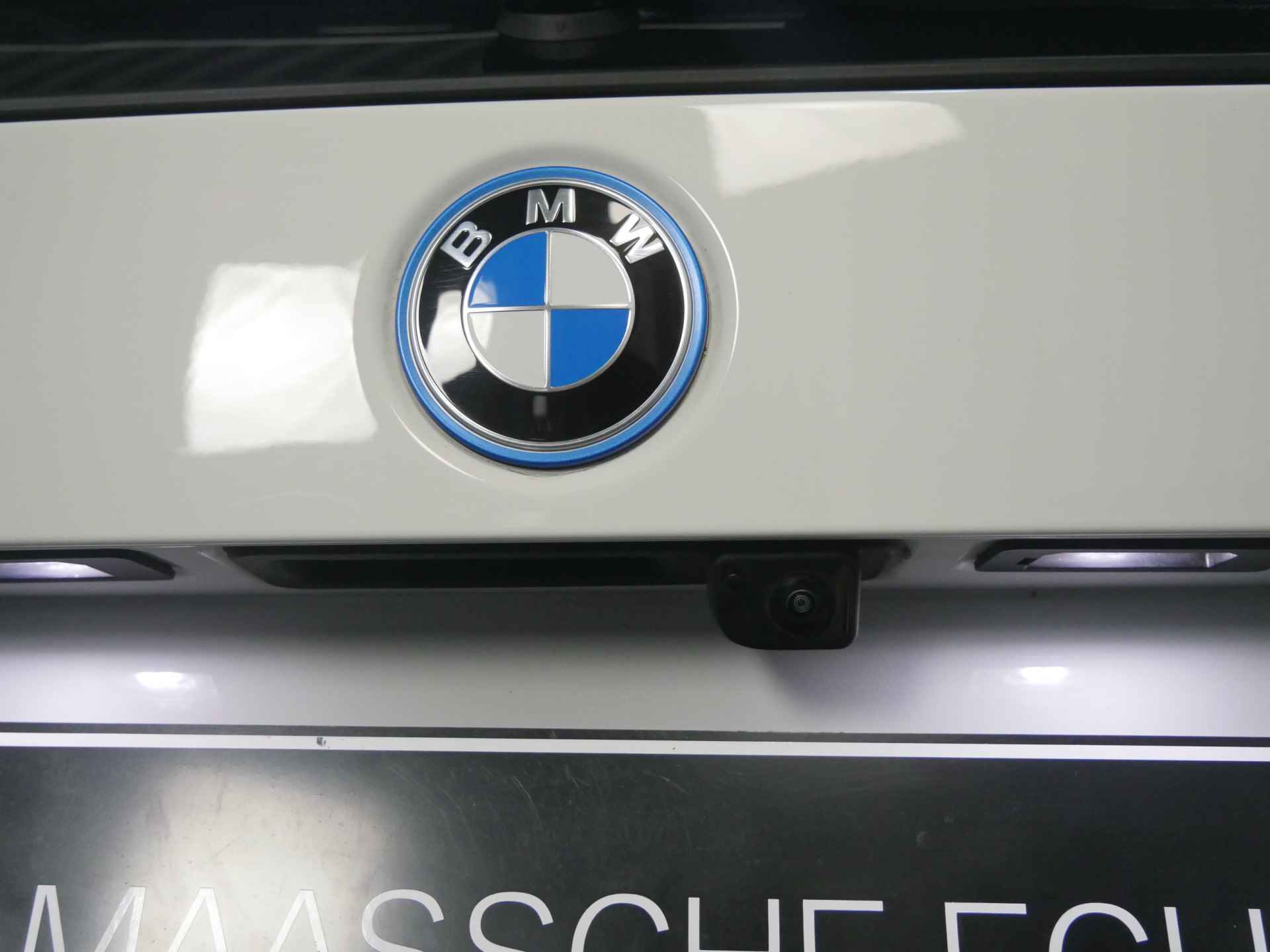 BMW iX1 eDrive20 M Sport / Trekhaak / Adaptief M Onderstel / Sportstoelen / Parking Assistant / Harman Kardon - 9/34