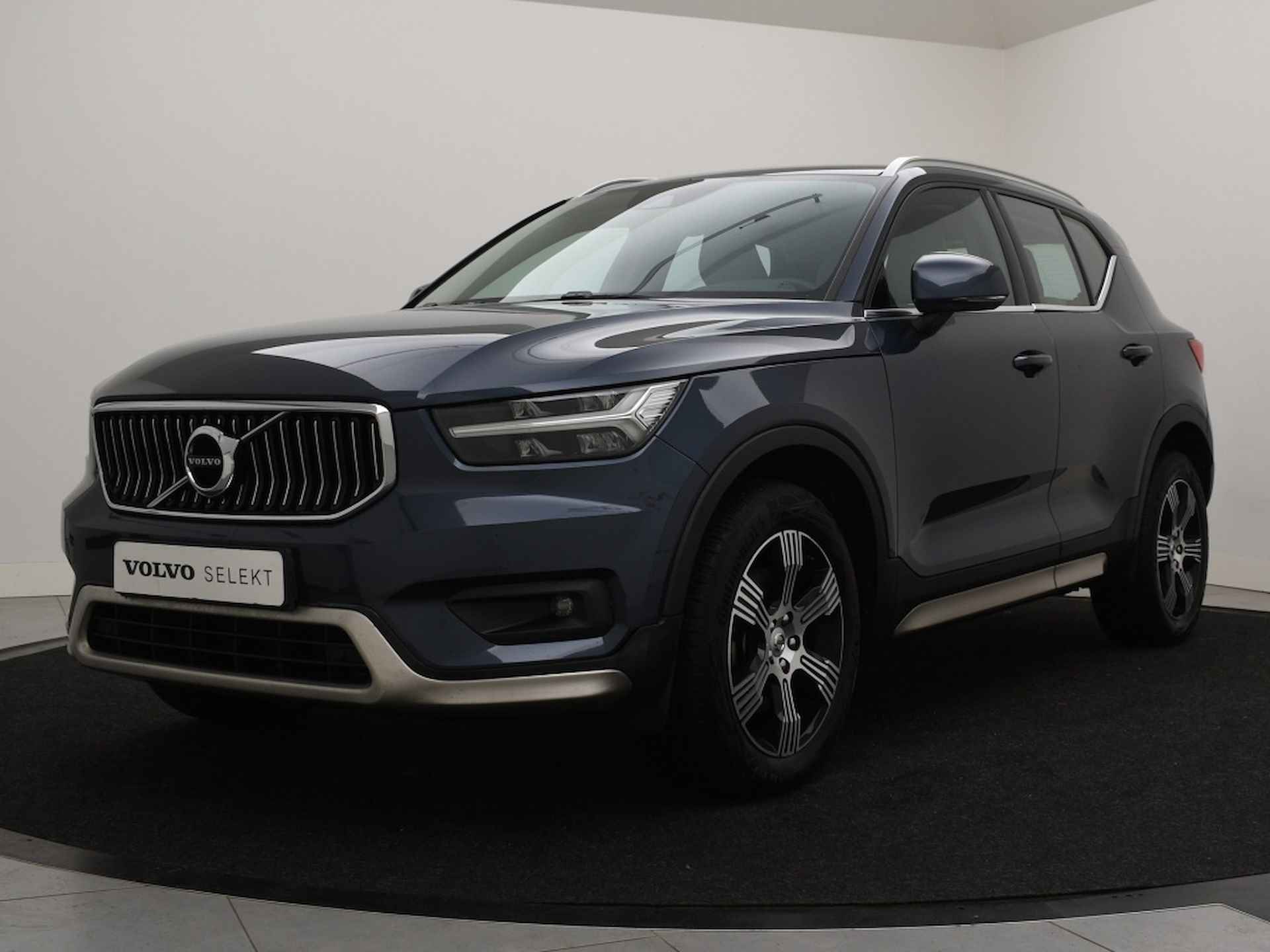 Volvo XC40 B4 AUT(8) INSCRIPTION HARMAN KARDON TREKHAAK LEDER ELEK.STOELEN - 2/41