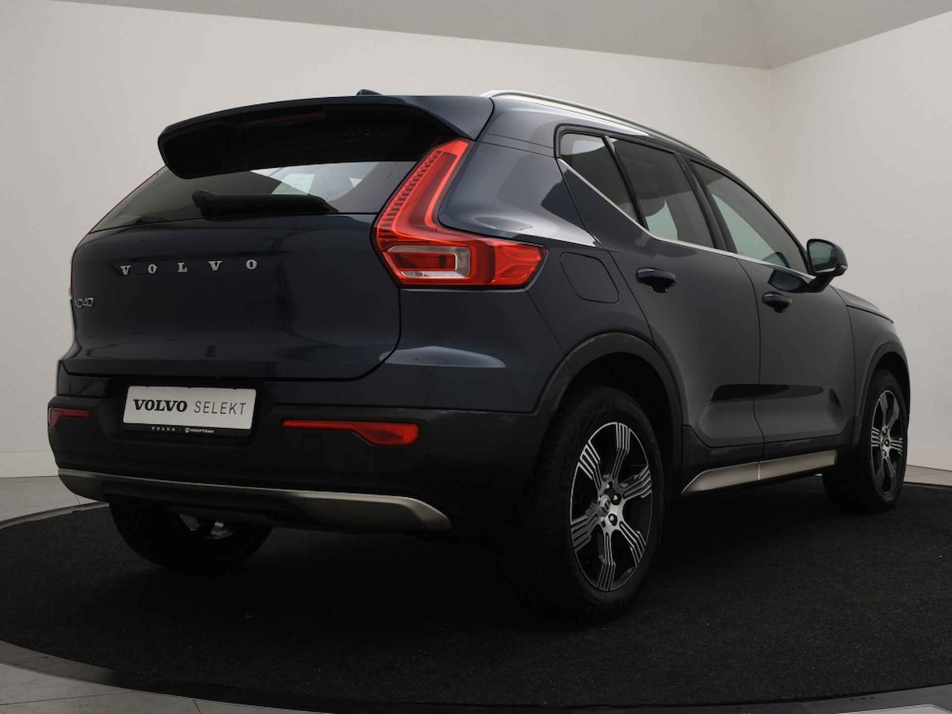 Volvo XC40 B4 AUT(8) INSCRIPTION HARMAN KARDON TREKHAAK LEDER ELEK.STOELEN - 4/41