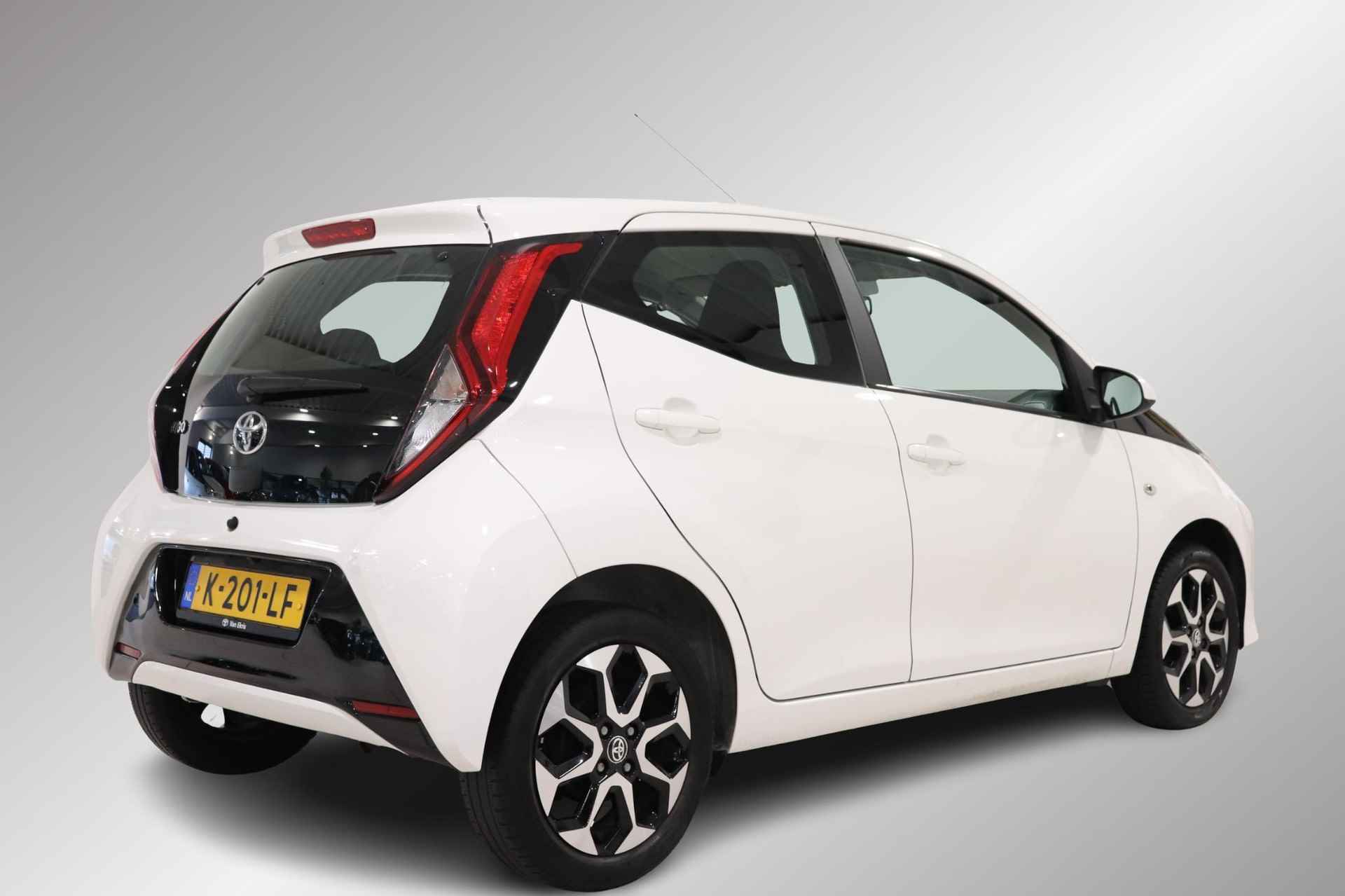 Toyota Aygo 1.0 VVT-i x-Play, Lm velgen, Apple Carplay/Android Auto, Airco, Bluetooth! - 2/36