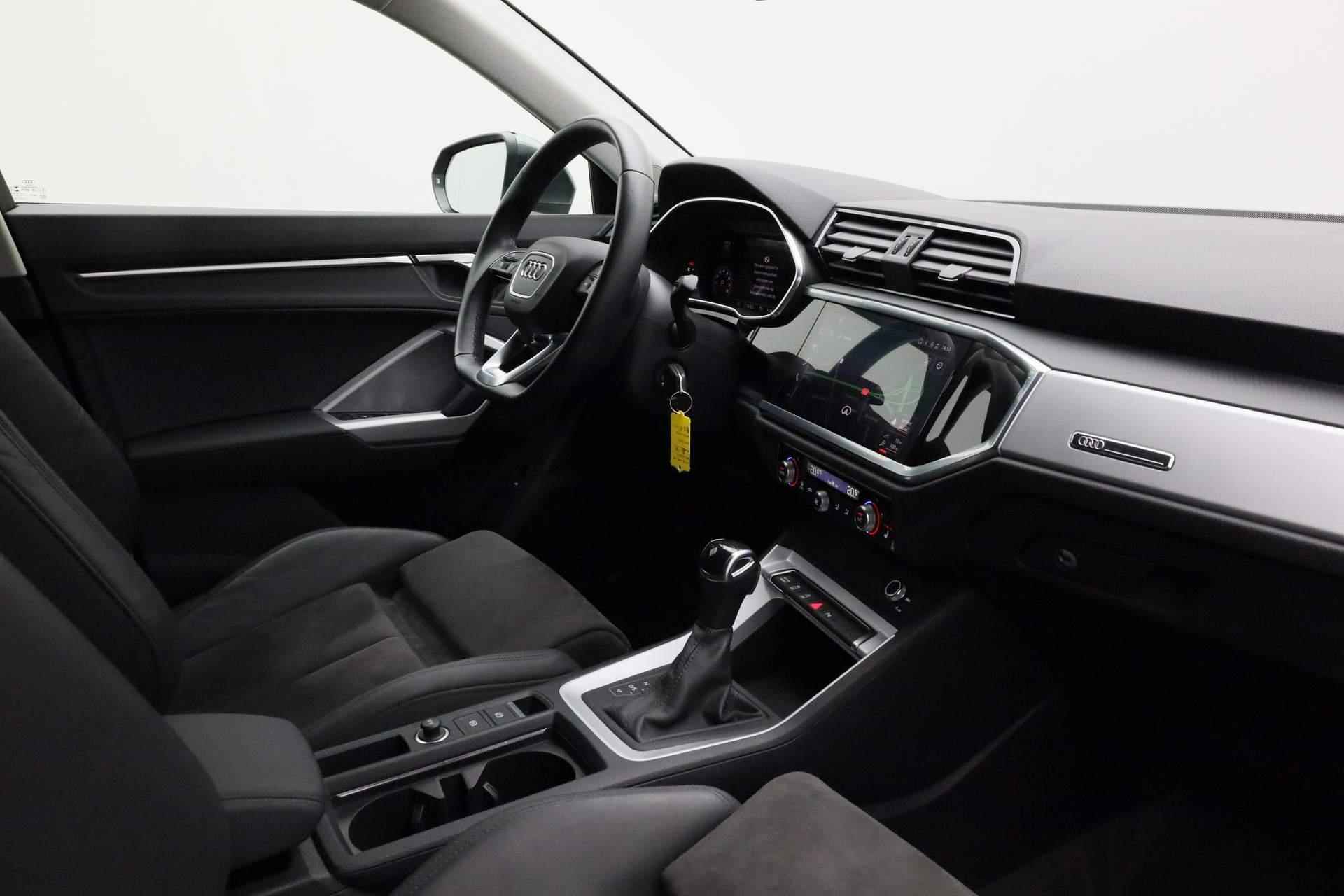 Audi Q3 Sportback 35 TFSI 150PK S-tronic Advanced Edition / S-Line | Navi | Trekhaak | LED | Camera | Leder/alcantara | 18 inch - 38/43