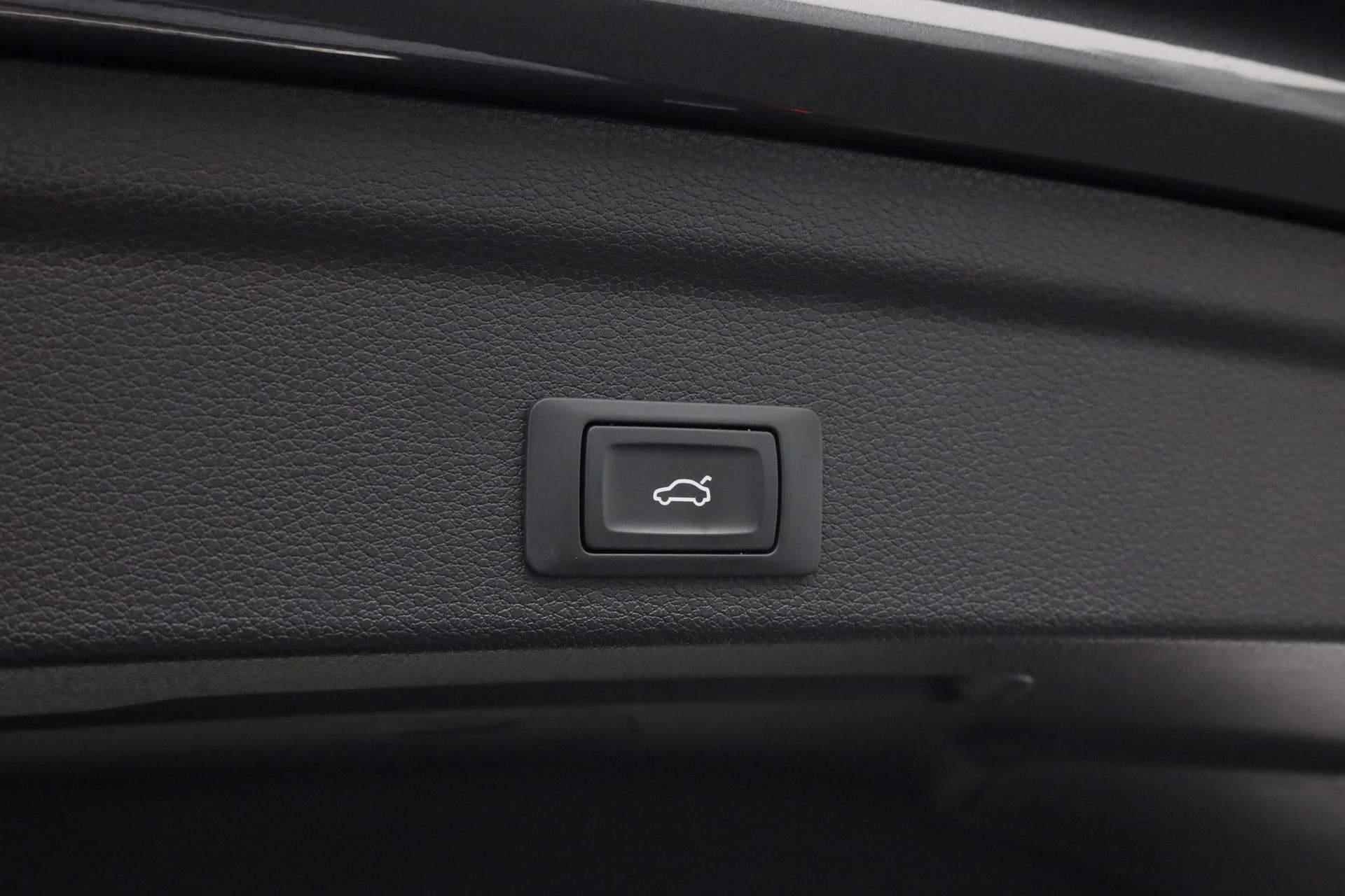 Audi Q3 Sportback 35 TFSI 150PK S-tronic Advanced Edition / S-Line | Navi | Trekhaak | LED | Camera | Leder/alcantara | 18 inch - 41/43