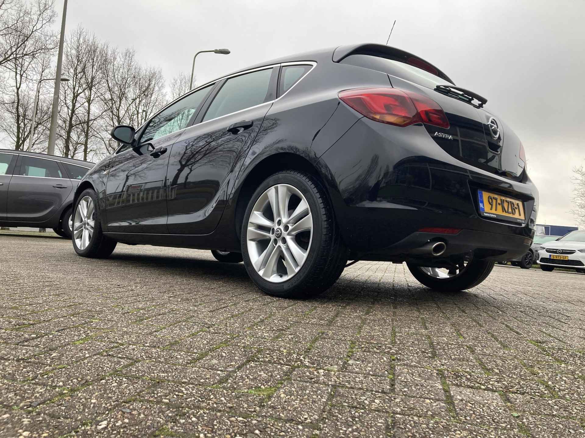 Opel Astra 1.4 Turbo 140Pk Sport 5-Deurs | ECC | Elektrisch Pakket | Cruise control | AGR Stoelen | 18"LM-Velgen | Afneembare Trekhaak | Dealer onderhouden - 14/45