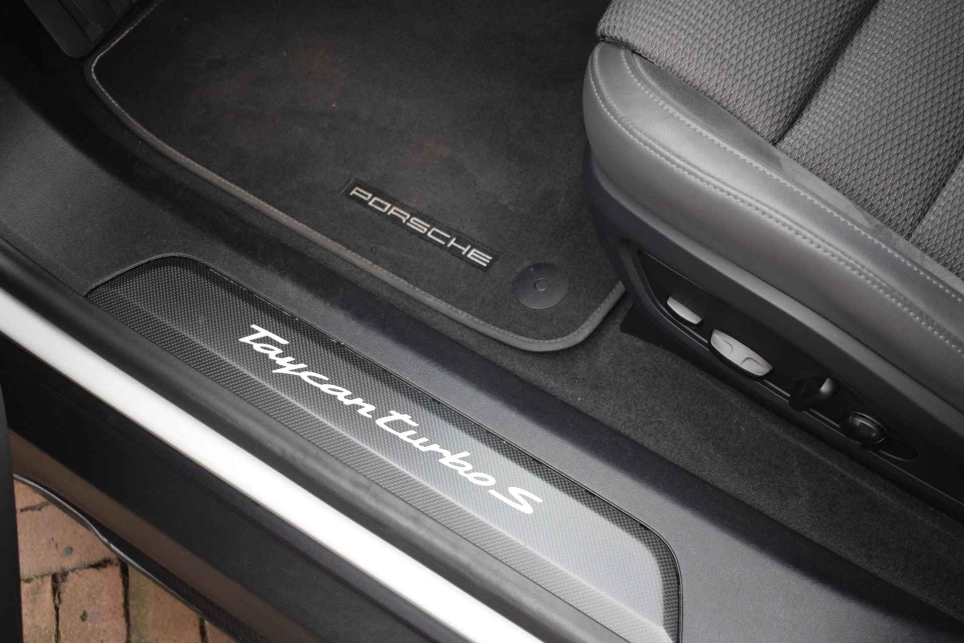 Porsche Taycan Cross Turismo Turbo S 93 kWh / Keramisch / Burmester / Carbon / - 17/122