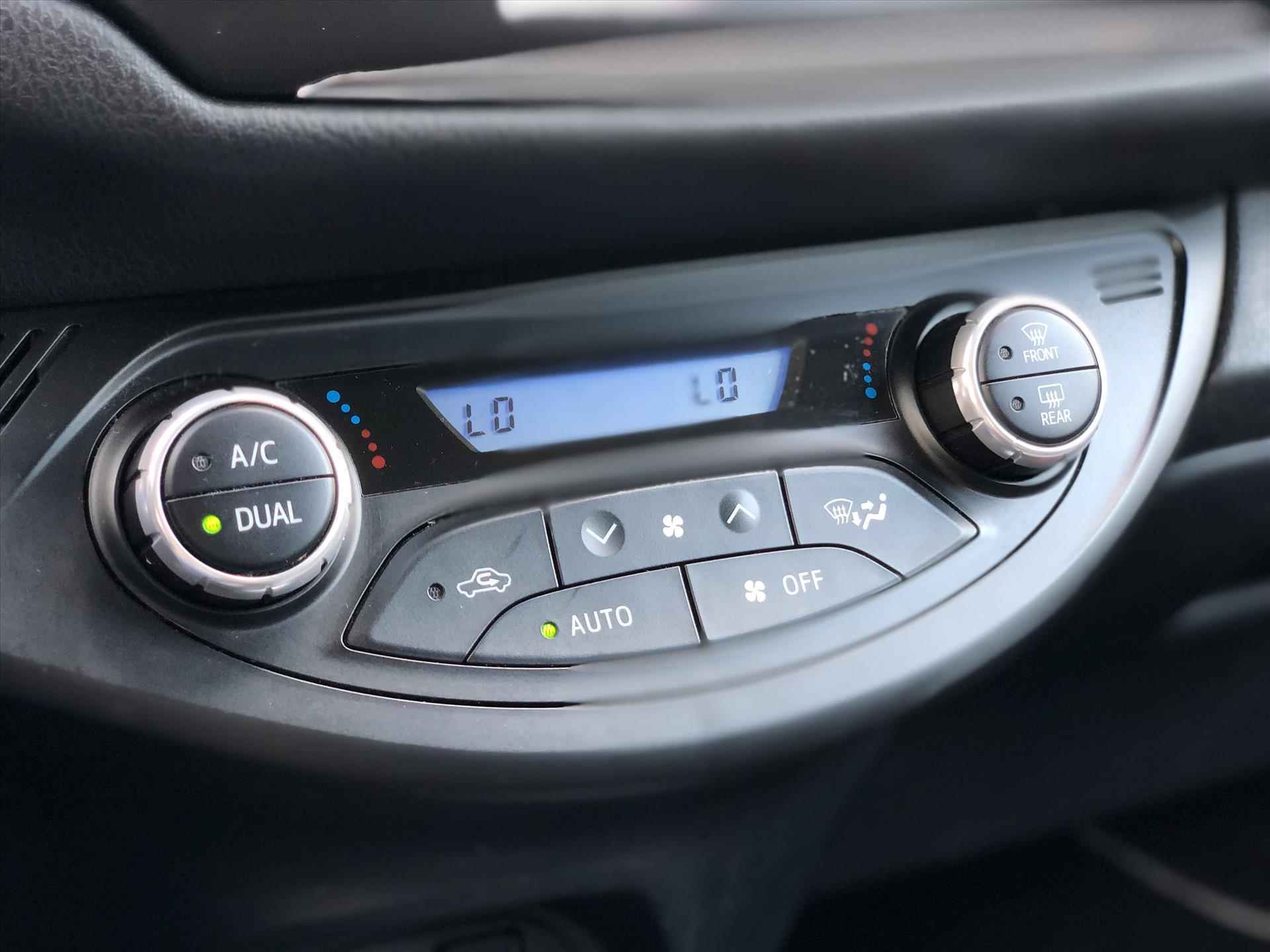Toyota Yaris 1.5 Hybrid Y20 Exclusive | Navigatie, Parkeersensoren, Keyless, Lichtmetalen velgen, Privacy Glass, Camera - 32/42