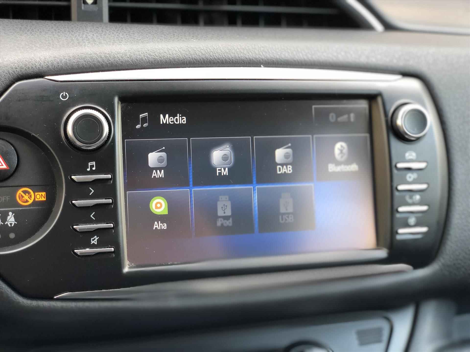 Toyota Yaris 1.5 Hybrid Y20 Exclusive | Navigatie, Parkeersensoren, Keyless, Lichtmetalen velgen, Privacy Glass, Camera - 33/42