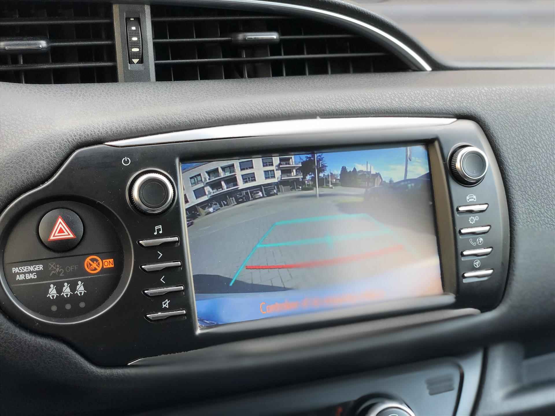 Toyota Yaris 1.5 Hybrid Y20 Exclusive | Navigatie, Parkeersensoren, Keyless, Lichtmetalen velgen, Privacy Glass, Camera - 35/42