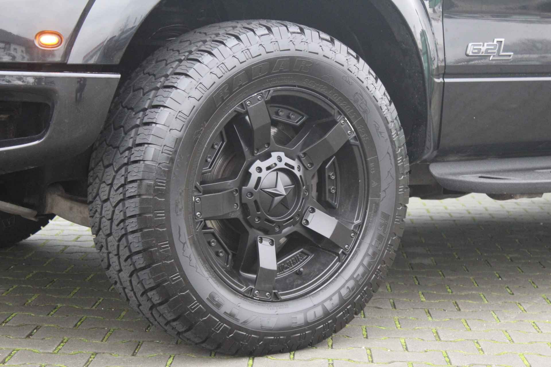 Ford USA F-150 SVT RAPTOR 6.2 V8 LPG 417PK | 4X4 | Trekhaak 3500kg | Camera | Navigatie | Stoelverwarming | 20 inch velgen | Schuif/kantel dak | Stoelverkoeling | Vol lederen bekleding | Zwarte hemel | Bluetooth | TV schermen achterin | - 5/81