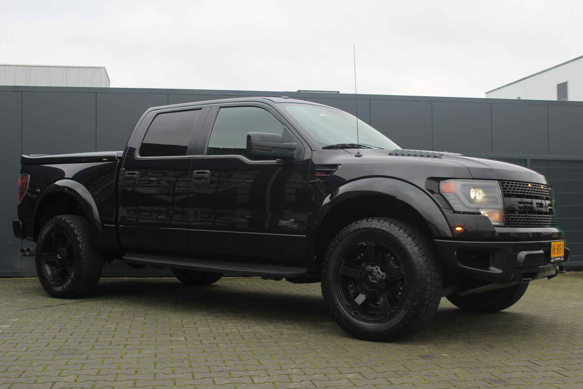 Ford USA F-150 SVT RAPTOR 6.2 V8 LPG 417PK | 4X4 | Trekhaak 3500kg | Camera | Navigatie | Stoelverwarming | 20 inch velgen | Schuif/kantel dak | Stoelverkoeling | Vol lederen bekleding | Zwarte hemel | Bluetooth | TV schermen achterin | - 10/81