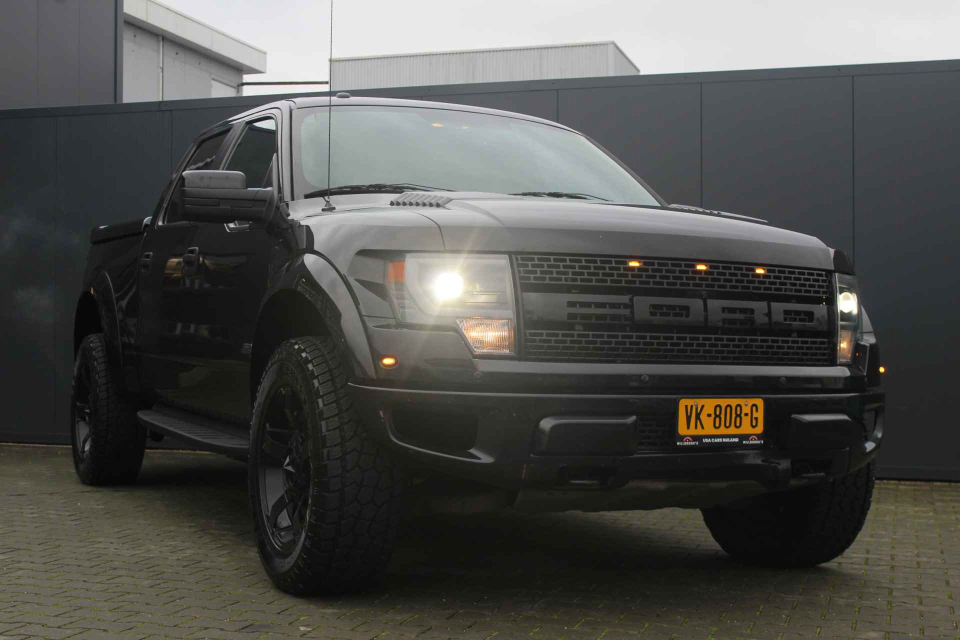 Ford USA F-150 SVT RAPTOR 6.2 V8 LPG 417PK | 4X4 | Trekhaak 3500kg | Camera | Navigatie | Stoelverwarming | 20 inch velgen | Schuif/kantel dak | Stoelverkoeling | Vol lederen bekleding | Zwarte hemel | Bluetooth | TV schermen achterin | - 11/81