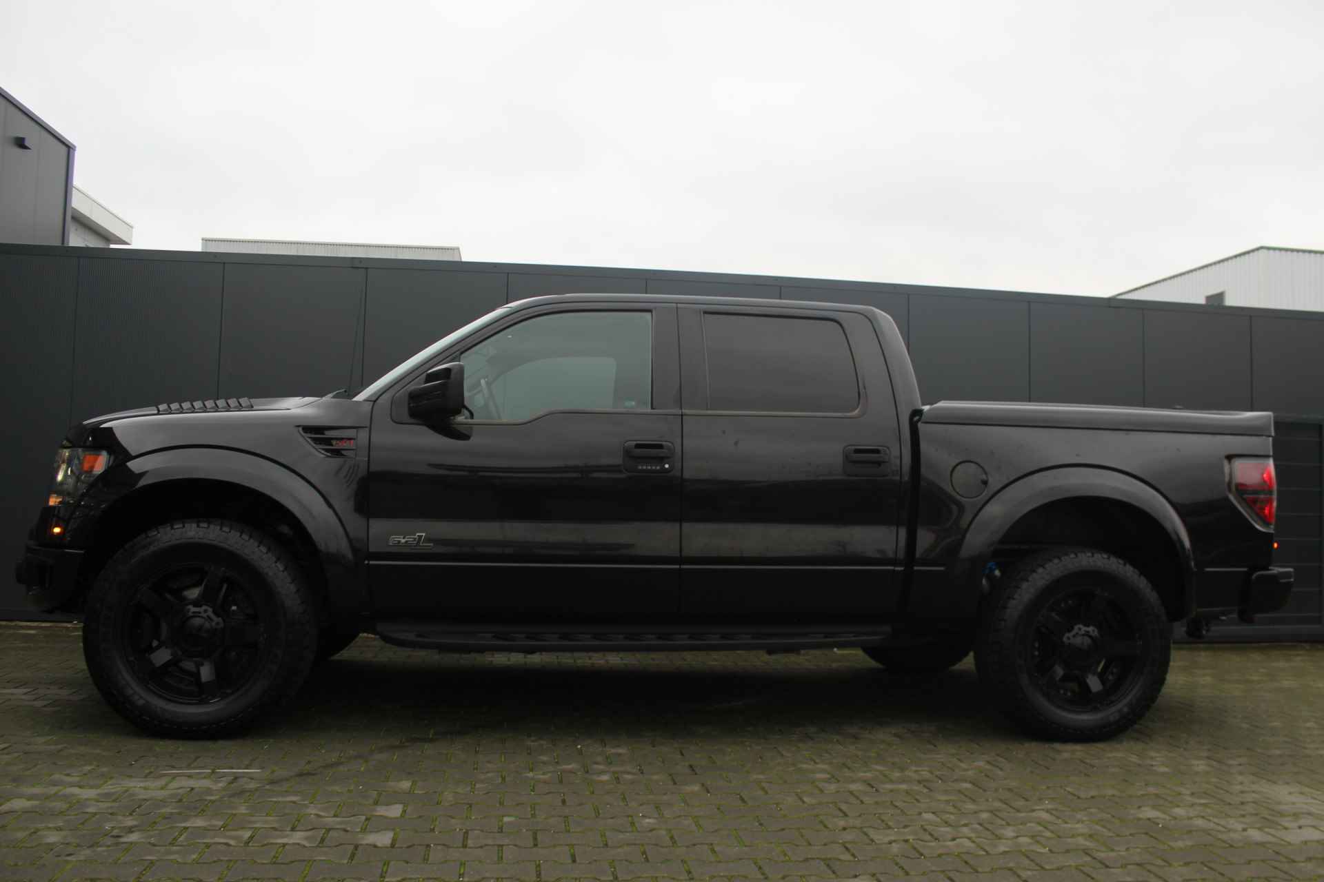 Ford USA F-150 SVT RAPTOR 6.2 V8 LPG 417PK | 4X4 | Trekhaak 3500kg | Camera | Navigatie | Stoelverwarming | 20 inch velgen | Schuif/kantel dak | Stoelverkoeling | Vol lederen bekleding | Zwarte hemel | Bluetooth | TV schermen achterin | - 12/81