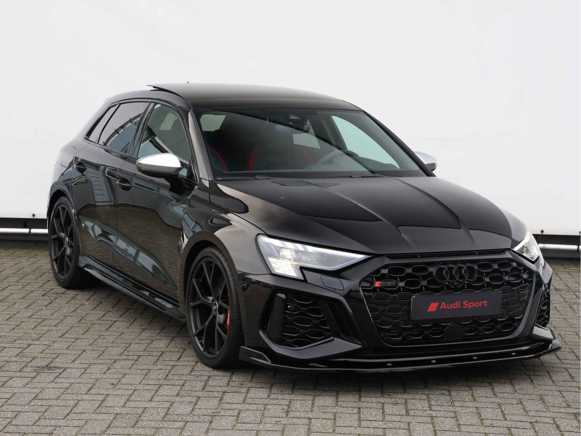 Audi RS3 Sportback 2.5 TFSI quattro 400pk | Keramisch | Pano | B&O | Head-up | 290km/u | Dodehoekdetectie | Adaptive cruise | Stoelverwarming | Keyless - 3/55