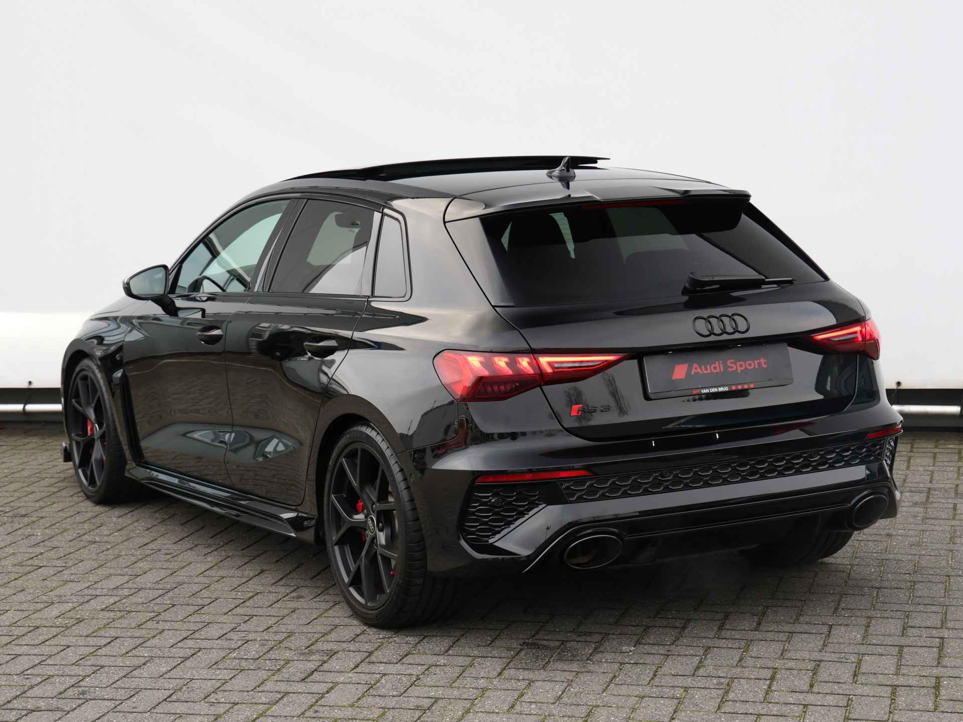 Audi RS3 Sportback 2.5 TFSI quattro 400pk | Keramisch | Pano | B&O | Head-up | 290km/u | Dodehoekdetectie | Adaptive cruise | Stoelverwarming | Keyless - 17/55