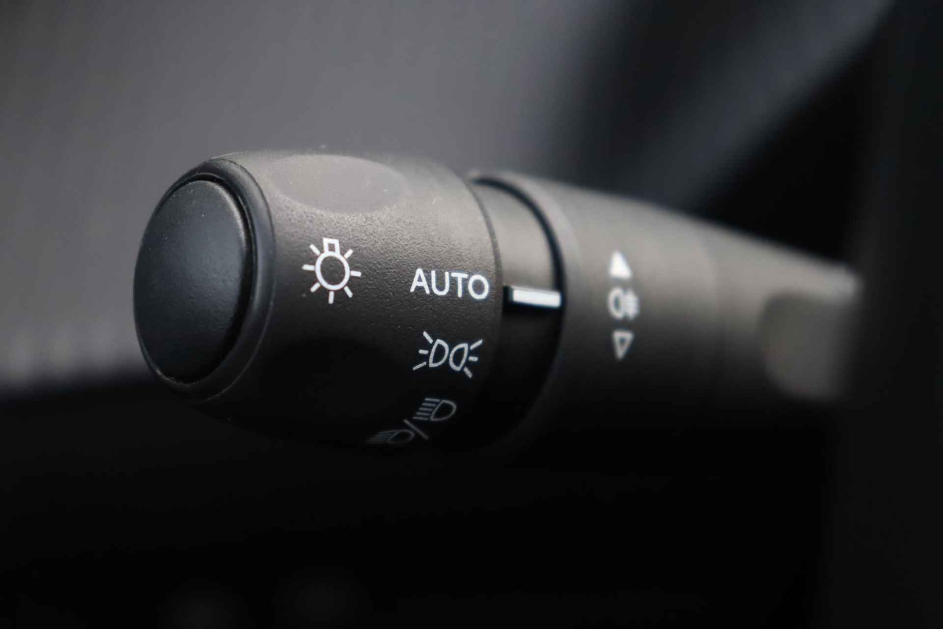 Peugeot 2008 1.2 PureTech Allure * Navigatie * Voorruitverwarming - 15/48