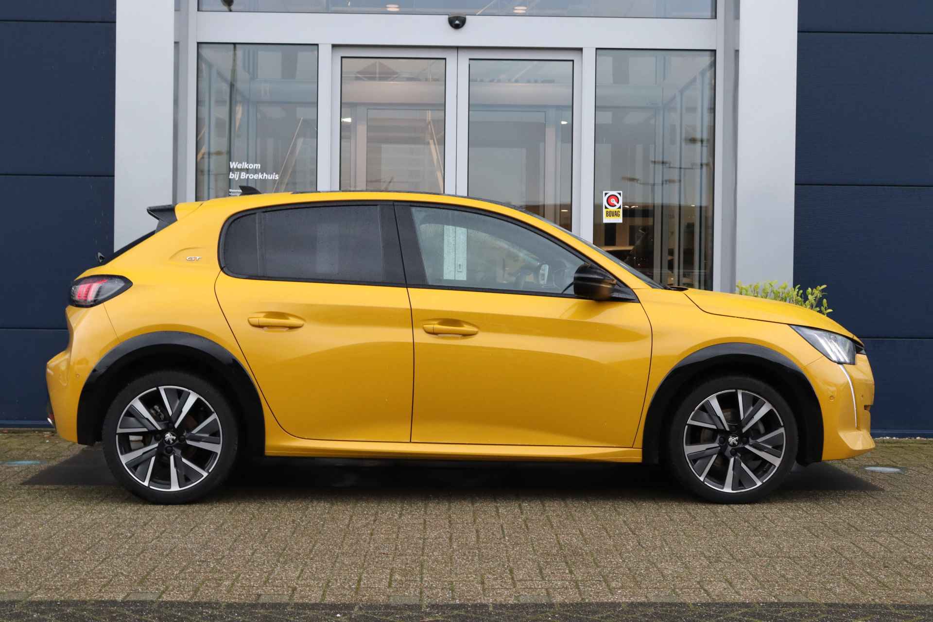 Peugeot 208 1.2 PureTech GT | Pano | Camera | Cruise Control | Navi | Climate | Carplay | Dodehoekbewaking - 12/39