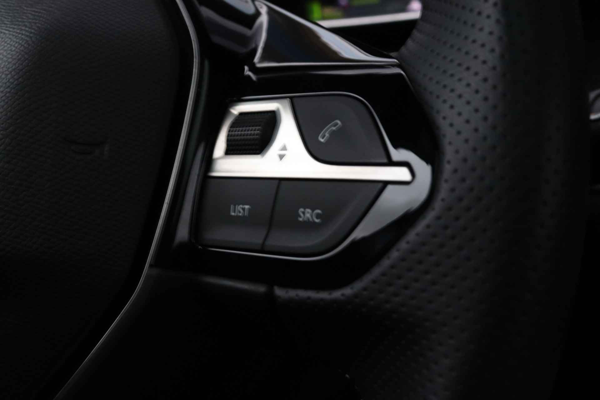 Peugeot 208 1.2 PureTech GT | Pano | Camera | Cruise Control | Navi | Climate | Carplay | Dodehoekbewaking - 35/39