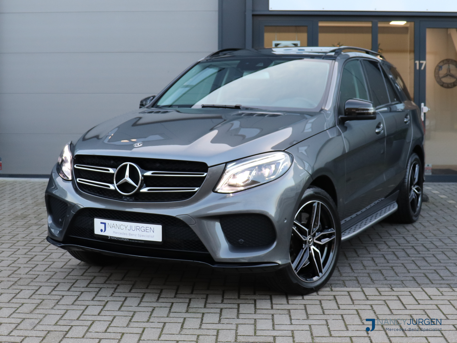 Mercedes-Benz GLE 400 4MATIC AMG | Sport Ed. | Achteruitrij Camera | Airmatic DC | Apple Car Play | Comand | ECC | Night Pakket | Volleder | LED | Trekhaak | Volledig Dealeronderhouden | 1e Eigenaar