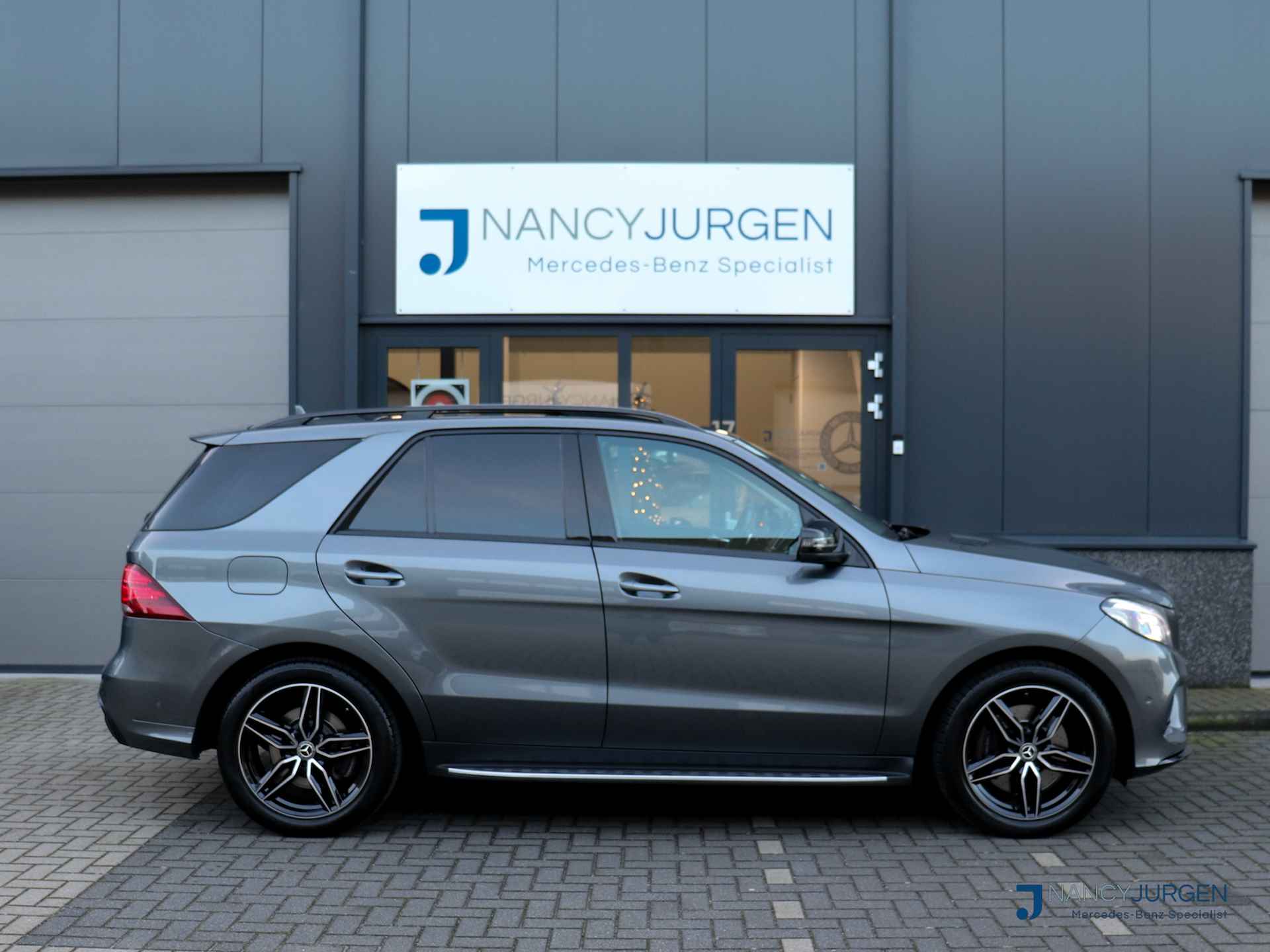 Mercedes-Benz GLE 400 4MATIC AMG | Sport Ed. | Achteruitrij Camera | Airmatic DC | Apple Car Play | Comand | ECC | Night Pakket | Volleder | LED | Trekhaak | Volledig Dealeronderhouden | 1e Eigenaar - 40/55