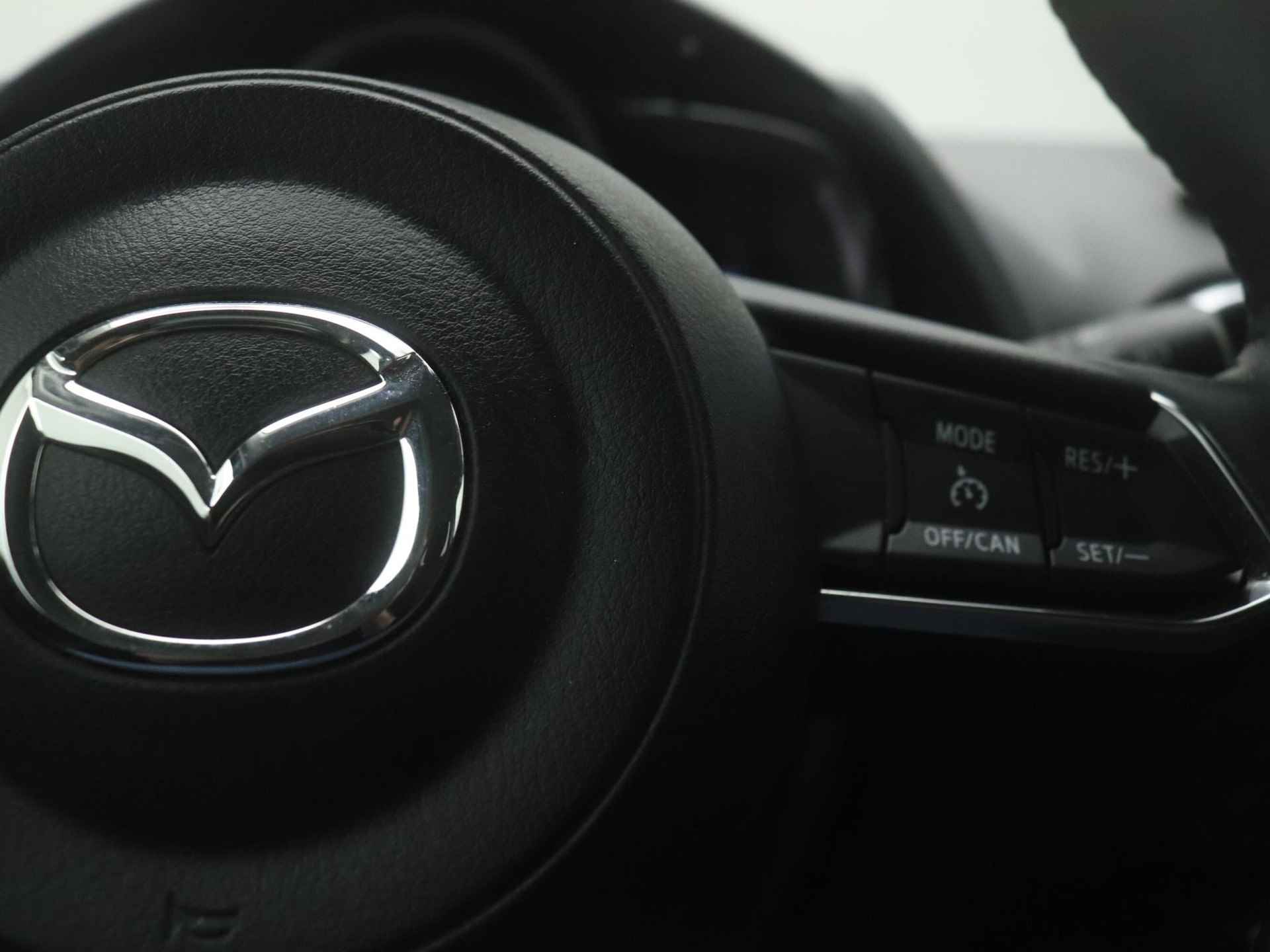 Mazda 2 1.5 Skyactiv-G Luxury i-Activesense : dealer onderhouden - 23/41