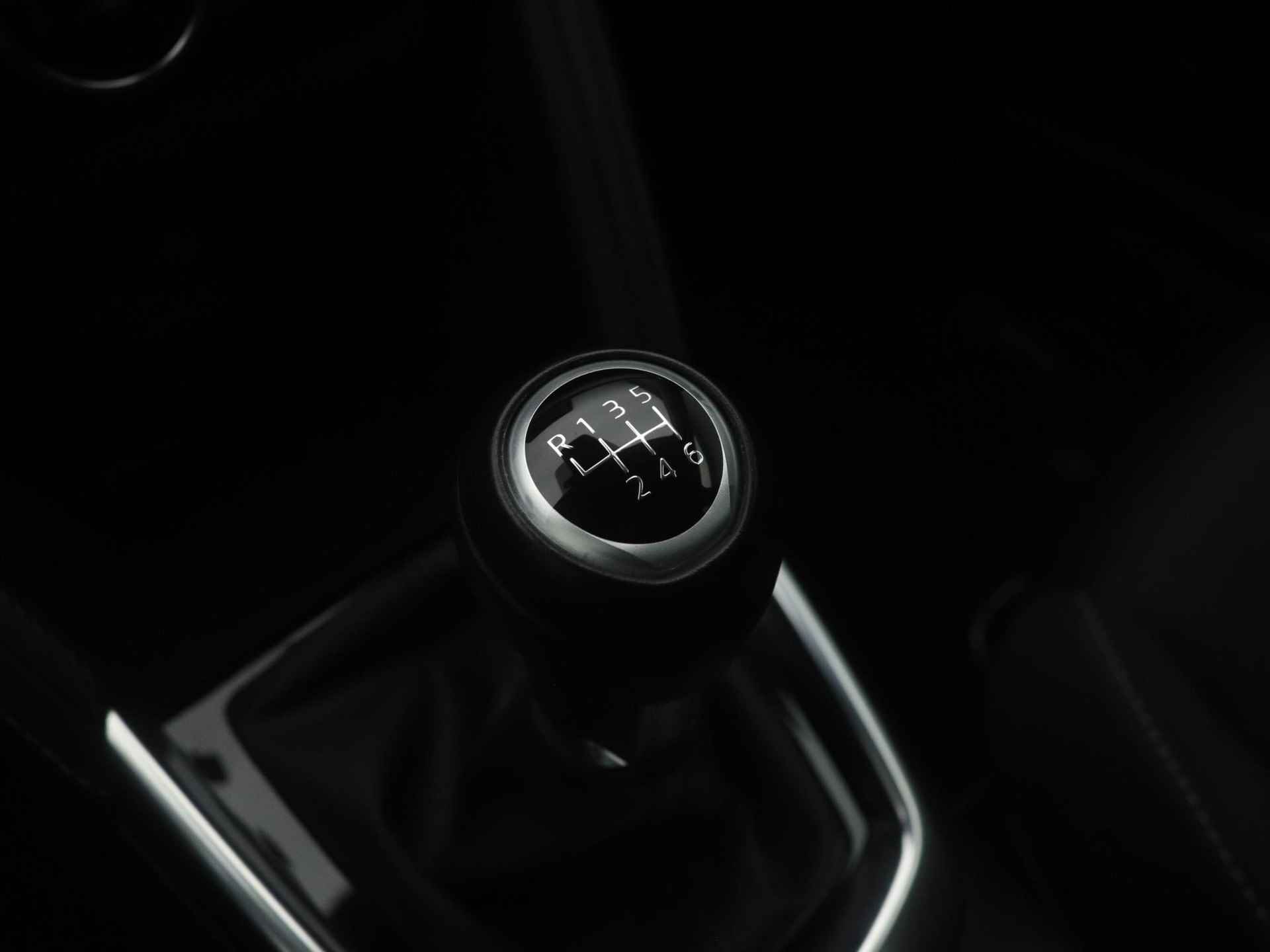 Mazda 2 1.5 Skyactiv-G Luxury i-Activesense : dealer onderhouden - 34/41