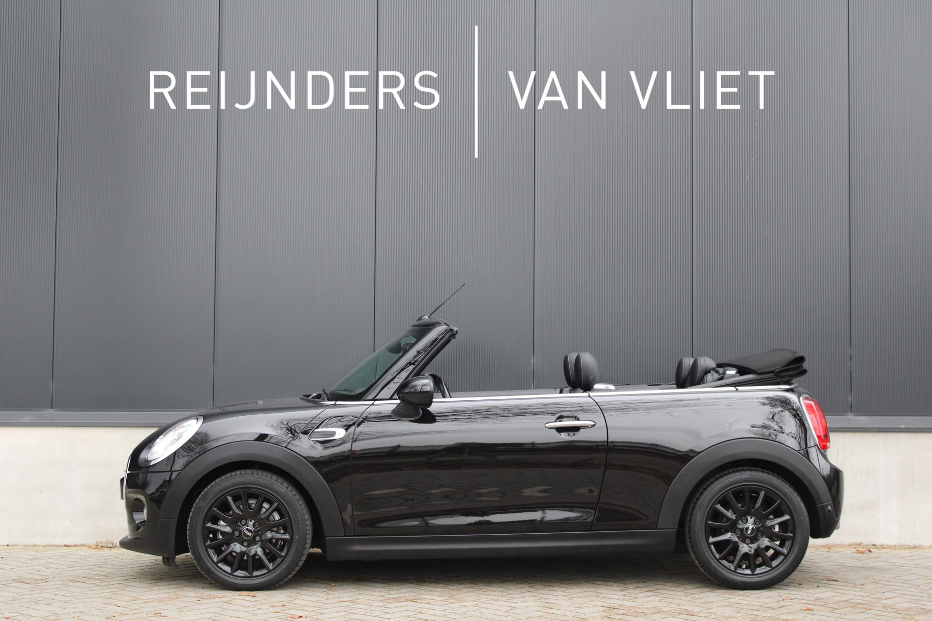 Mini Cooper 1.5 Cabriolet Chili | Custom Leder | Black Pack | Stoelverw. | Windscherm | Nav. | Xenon |