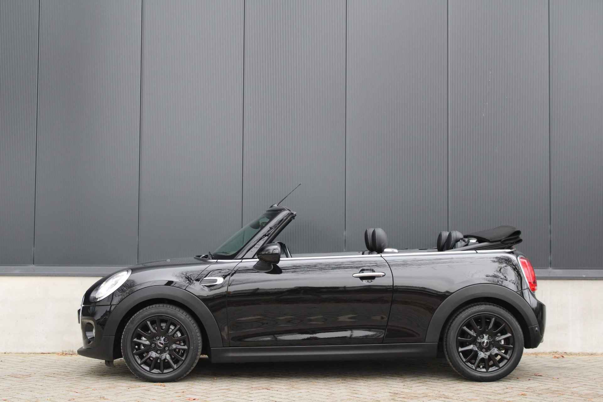 Mini Cooper 1.5 Cabriolet Chili | Custom Leder | Black Pack | Stoelverw. | Windscherm | Nav. | Xenon | - 2/25