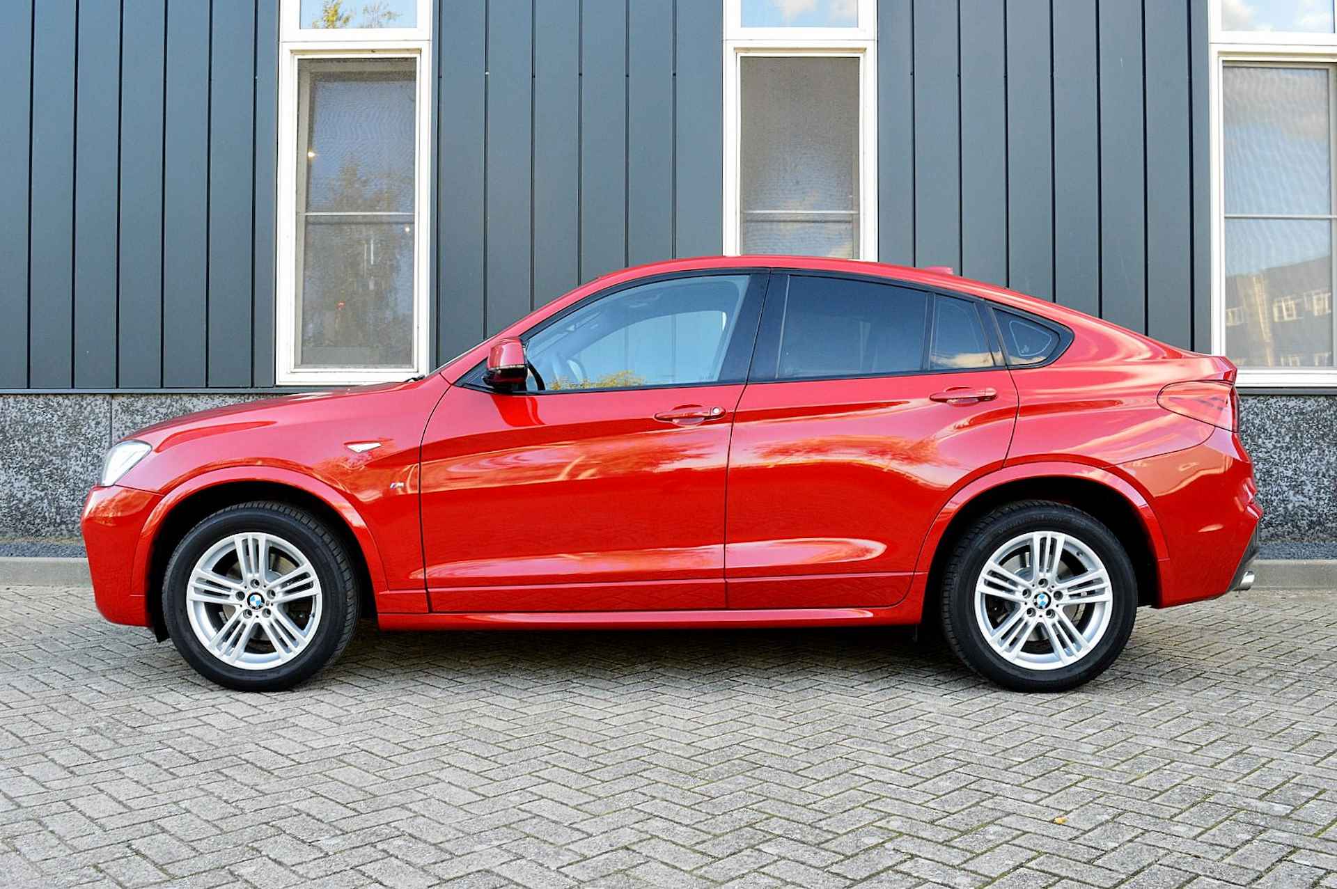 BMW X4 xDrive20i M-Sport Rijklaarprijs -Garantie LederSport Interieur Navigatie Xenon Airco - 2/38