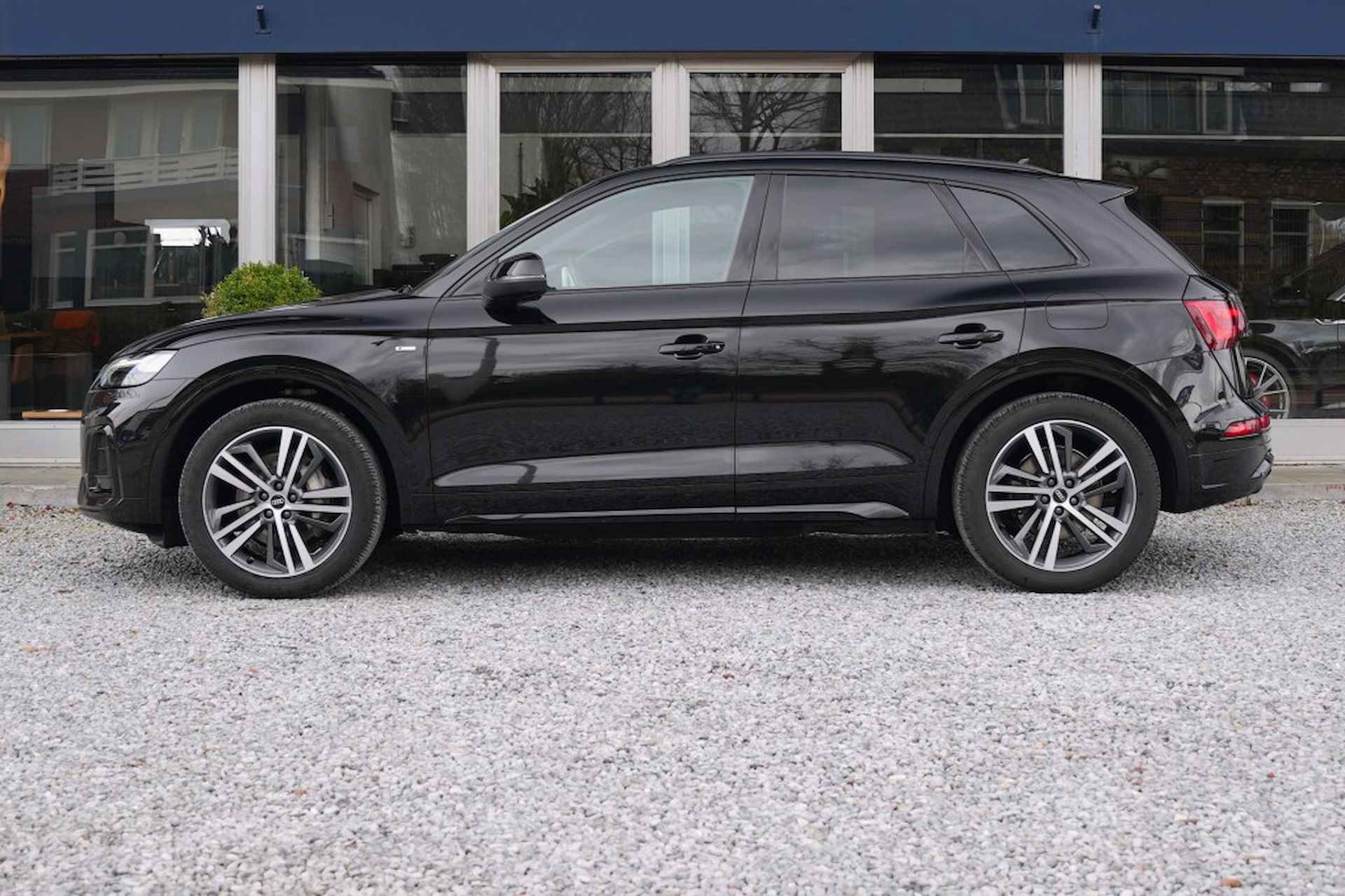 AUDI Q5 55 TFSI E competition S EDITION - 8/51