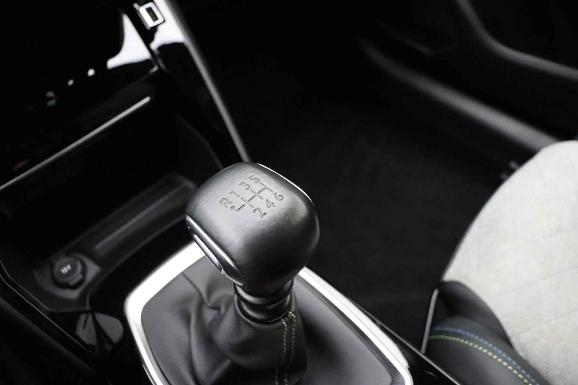 Peugeot 208 1.2 PureTech GT Pack | APPLE CARPLAY | KEYLESS ENTRY | NAVIGATIE | DRAADLOZE OPLADER | STOELVERWARMING | PARKEERSENSOREN V+A | - 28/35