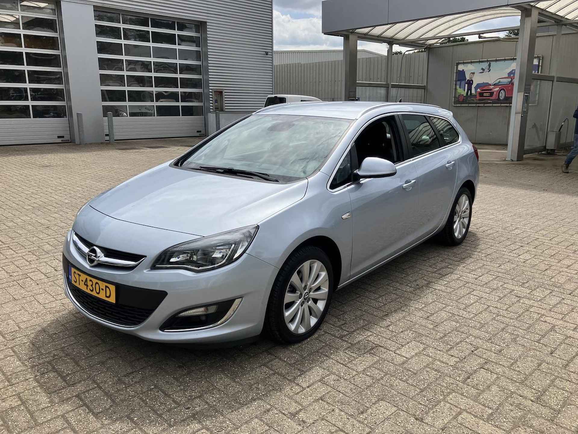 Opel Astra J SPORTS TOURER 14-16V 140PK COSMO - 2/15