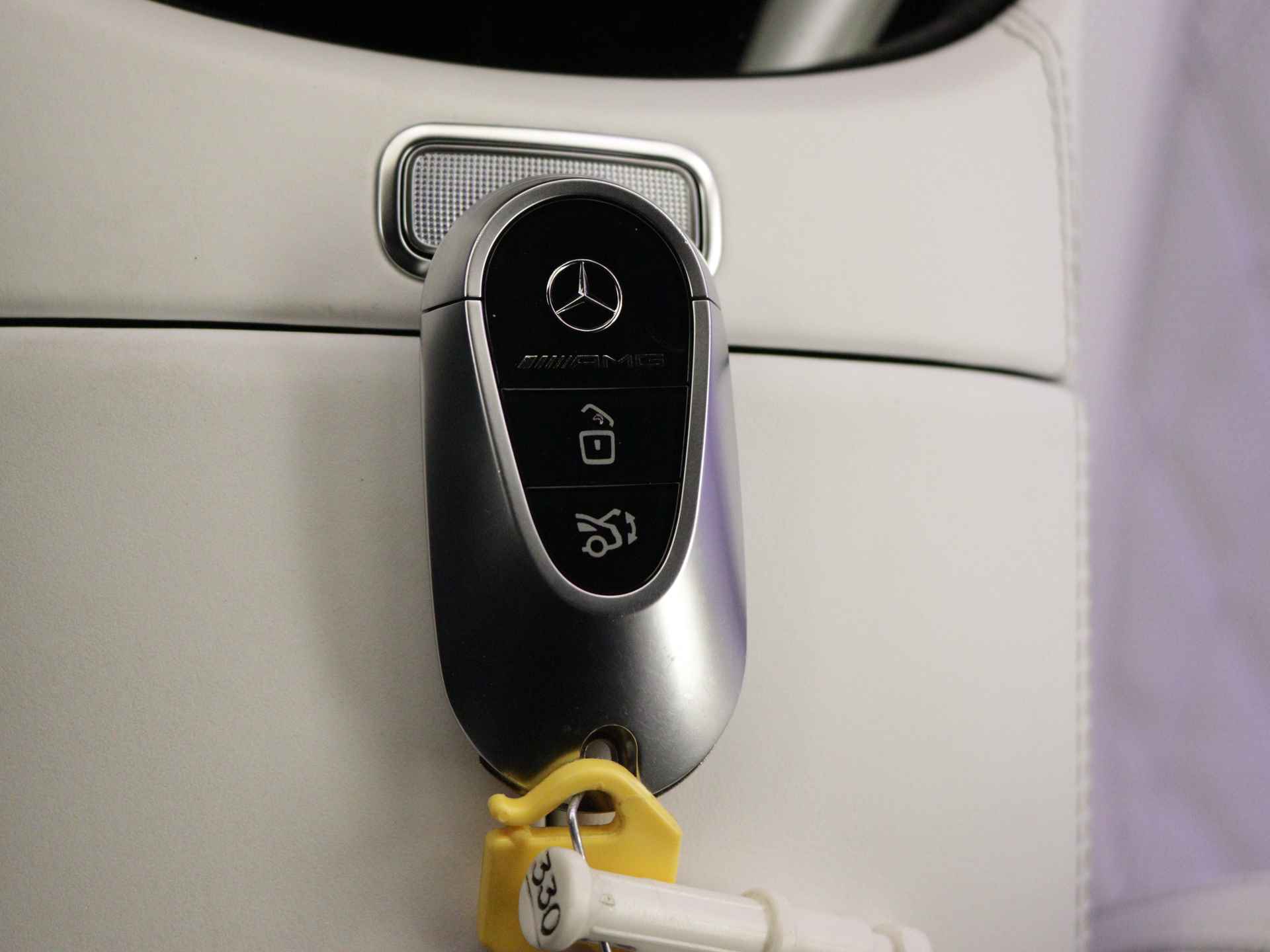 Mercedes-Benz SL-Klasse Roadster 63 4MATIC+ | Magic vision control | AMG Track Pace | AMG Nightpakket | Head-up display |  Burmester Surround Sound systeem | Rijassistentiepakket plus |  High Performance keramisch composiet AMG remsysteem | - 11/46