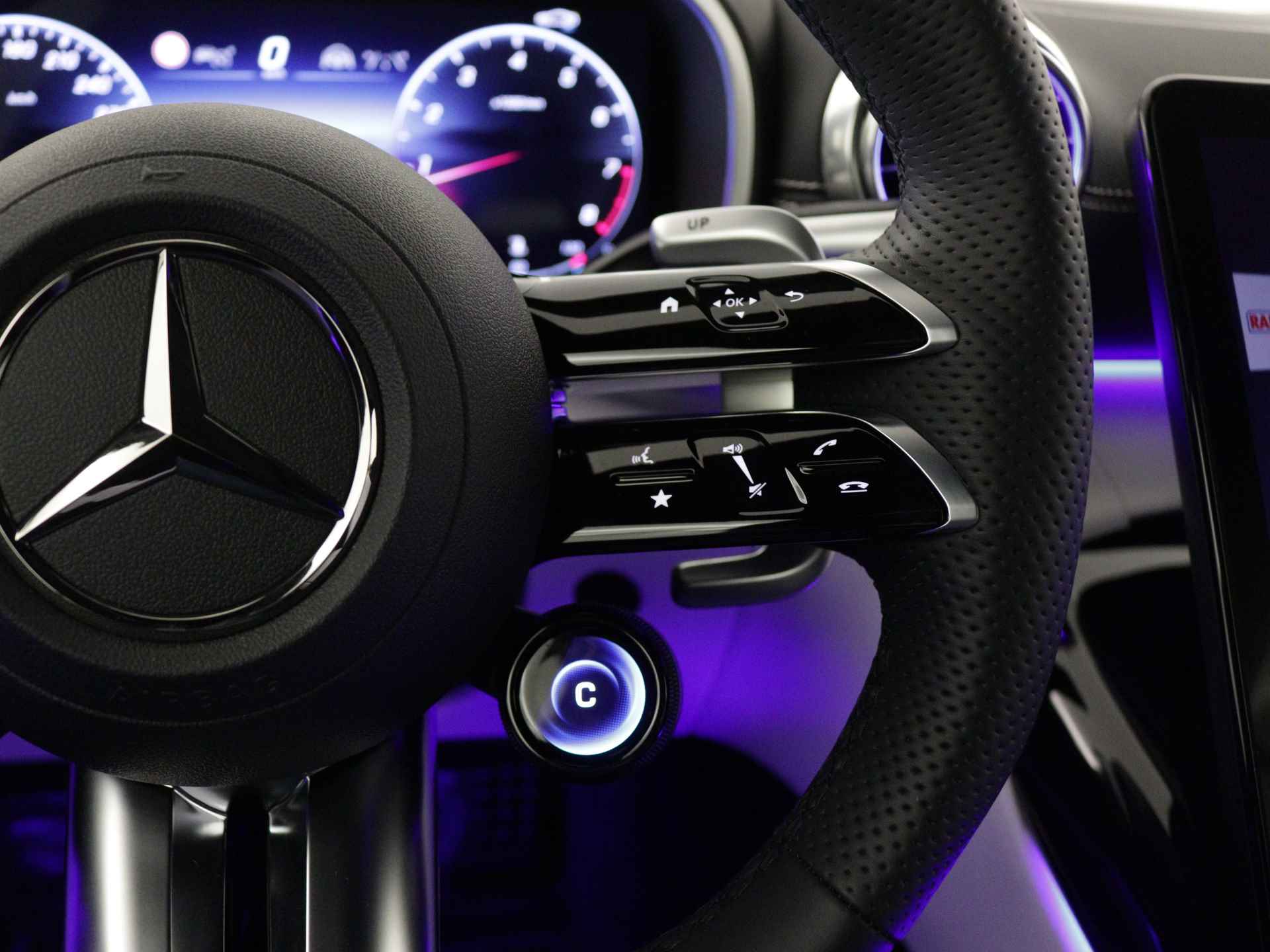 Mercedes-Benz SL-Klasse Roadster 63 4MATIC+ | Magic vision control | AMG Track Pace | AMG Nightpakket | Head-up display |  Burmester Surround Sound systeem | Rijassistentiepakket plus |  High Performance keramisch composiet AMG remsysteem | - 19/46