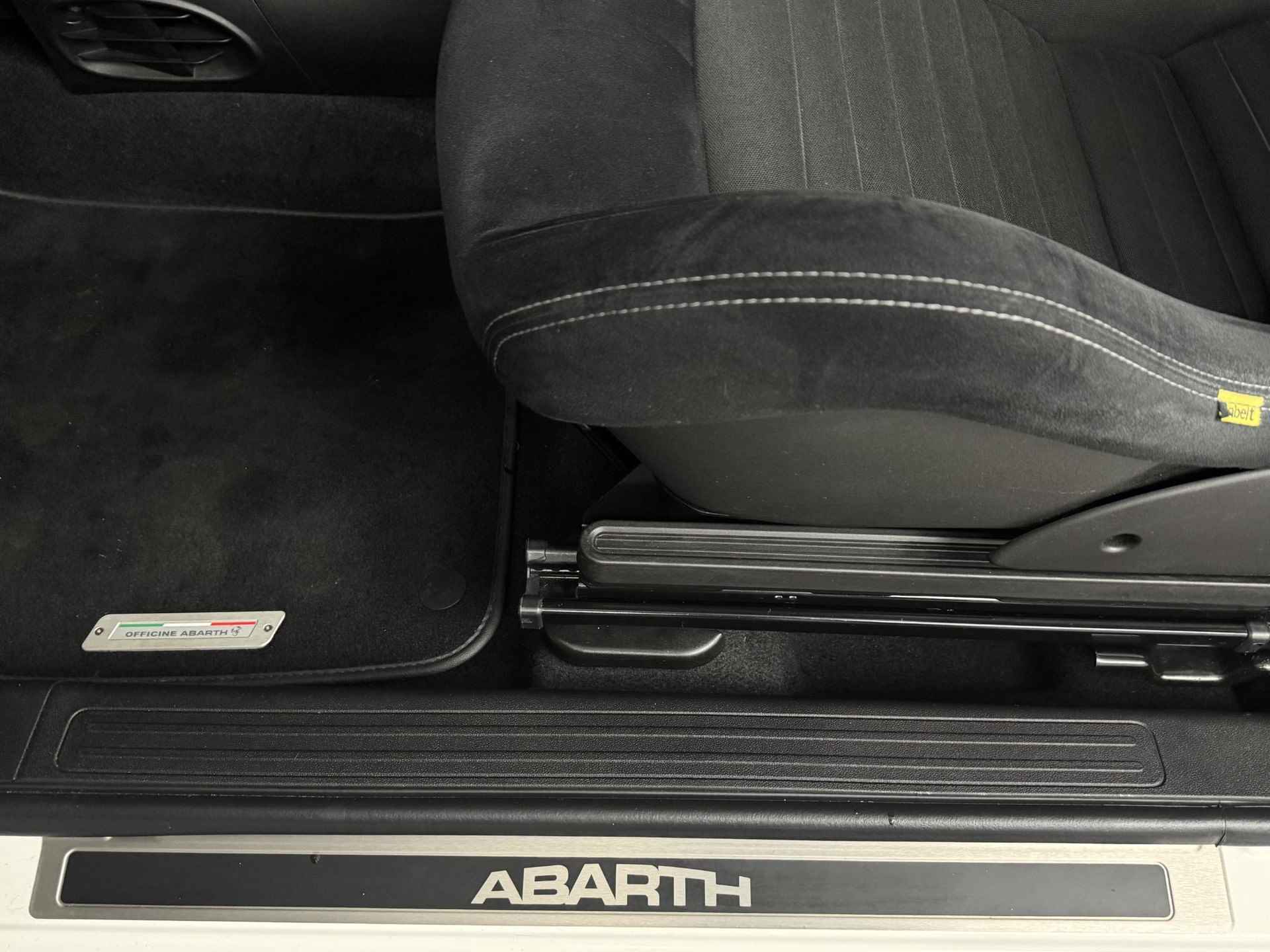 Fiat 500 1.4 T-Jet Abarth Competizione | Beats Audio | Xenon | Sabelt | Navigatie - 31/53