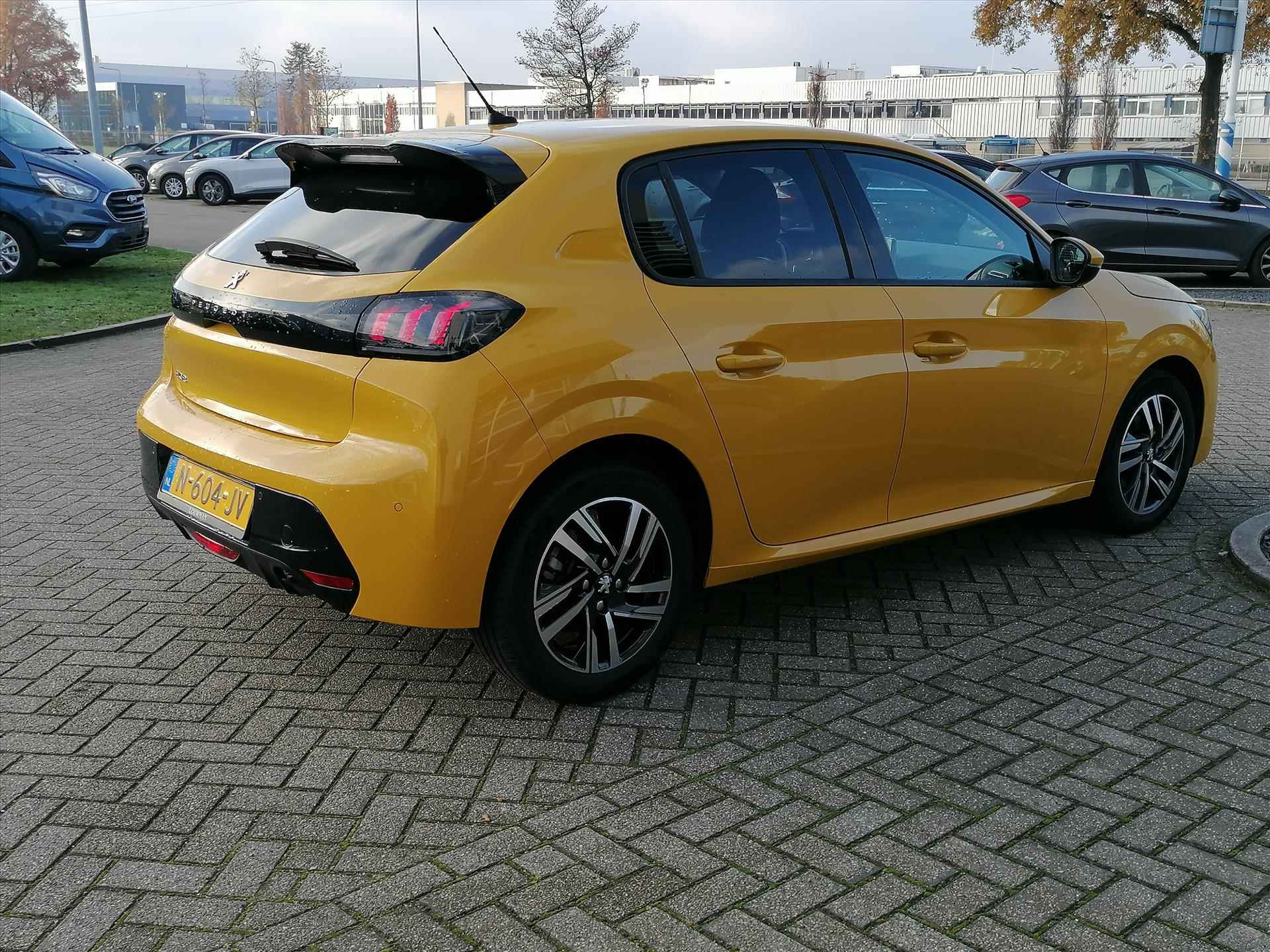 Peugeot 208 1.2 PureTech 100pk Automaat Allure | Stoelverwarming | Carplay en android auto | Parkeer sensoren | - 11/20