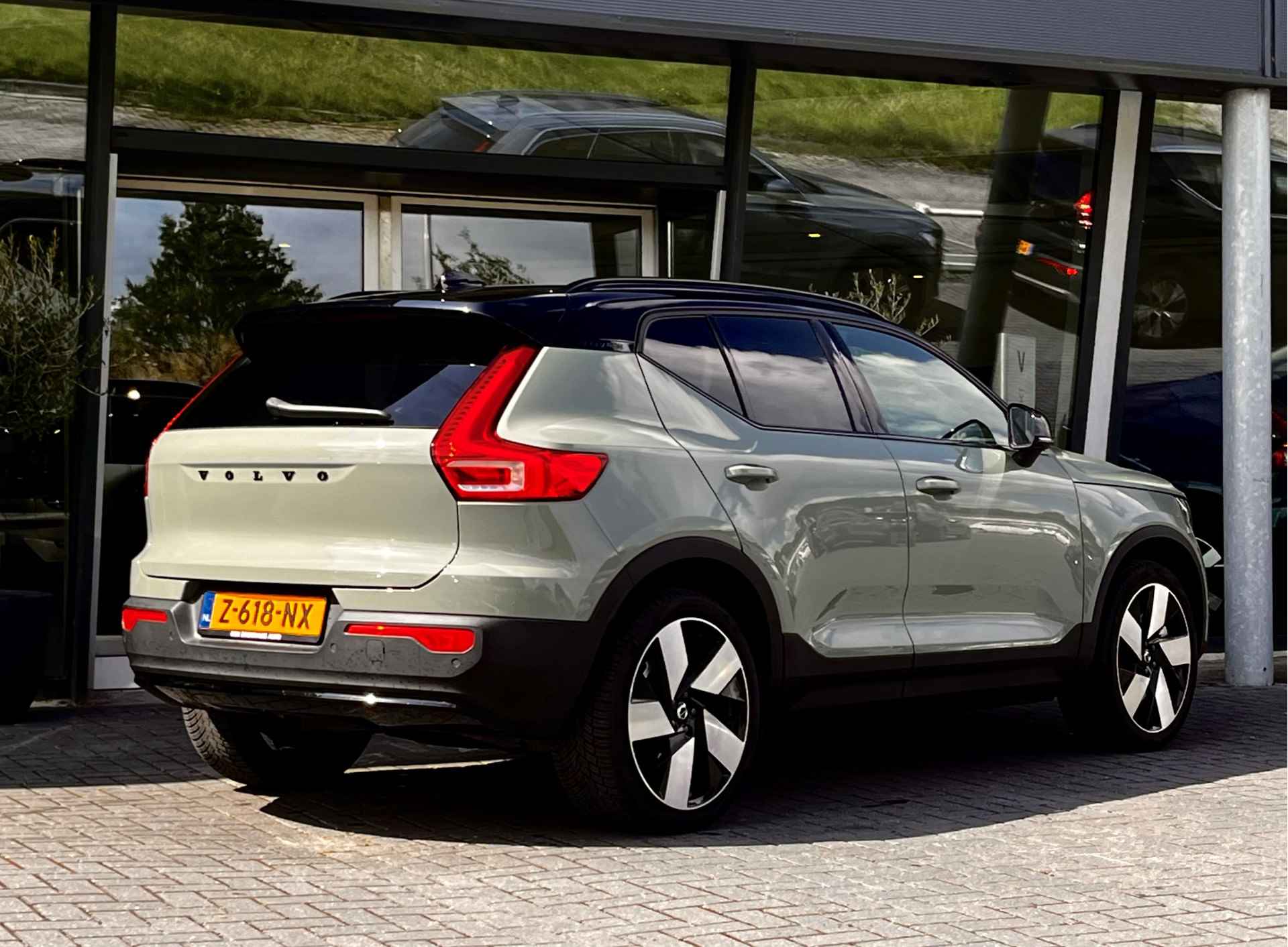 Volvo XC40 Single Motor Extended Range Ultimate | Harman/Kardon | 360° Camera | 20" | Pixel LED | Panoramadak | € 2.000 subsidie - 2/13