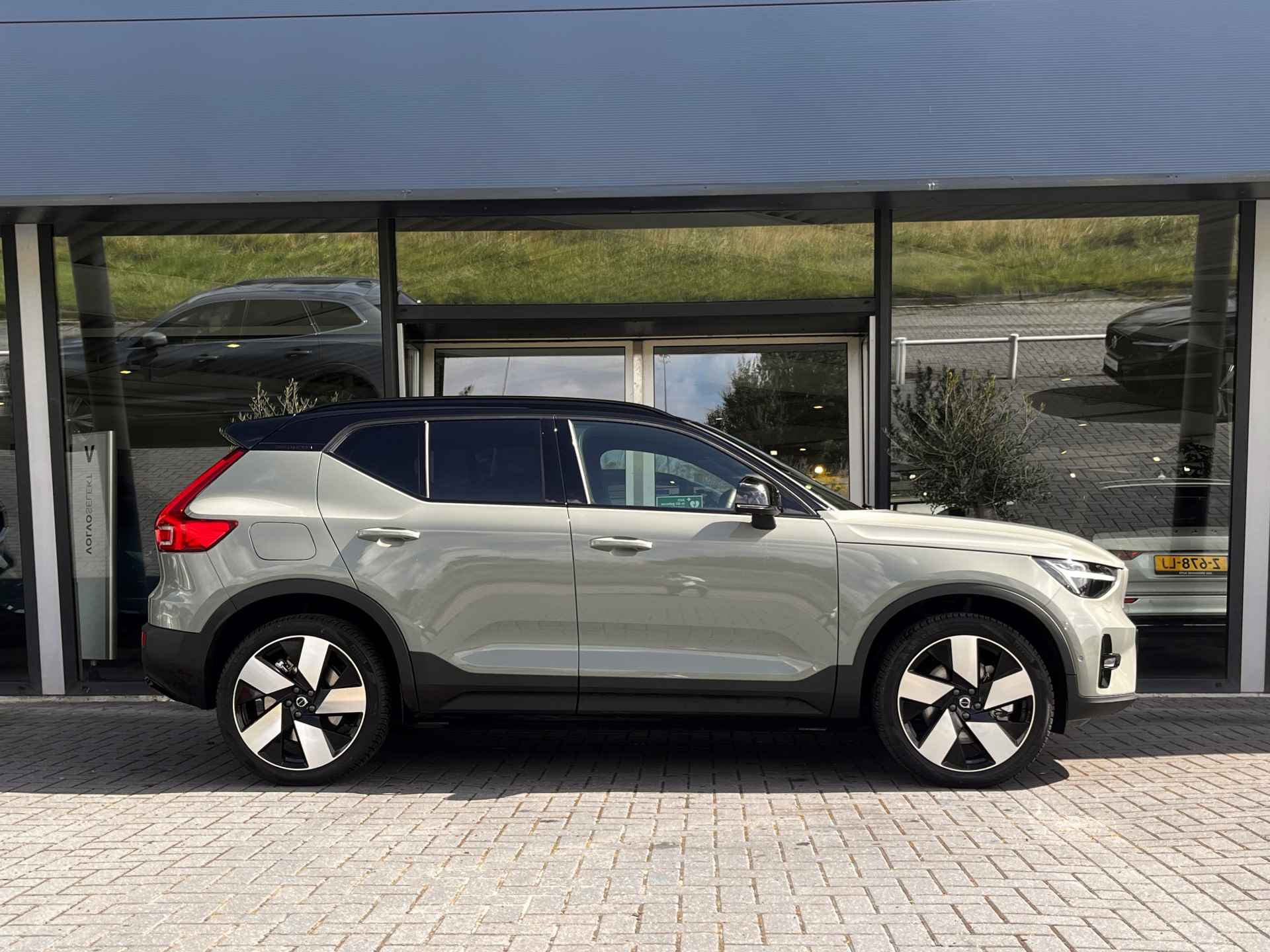 Volvo XC40 Single Motor Extended Range Ultimate | Harman/Kardon | 360° Camera | 20" | Pixel LED | Panoramadak | € 2.000 subsidie - 4/13