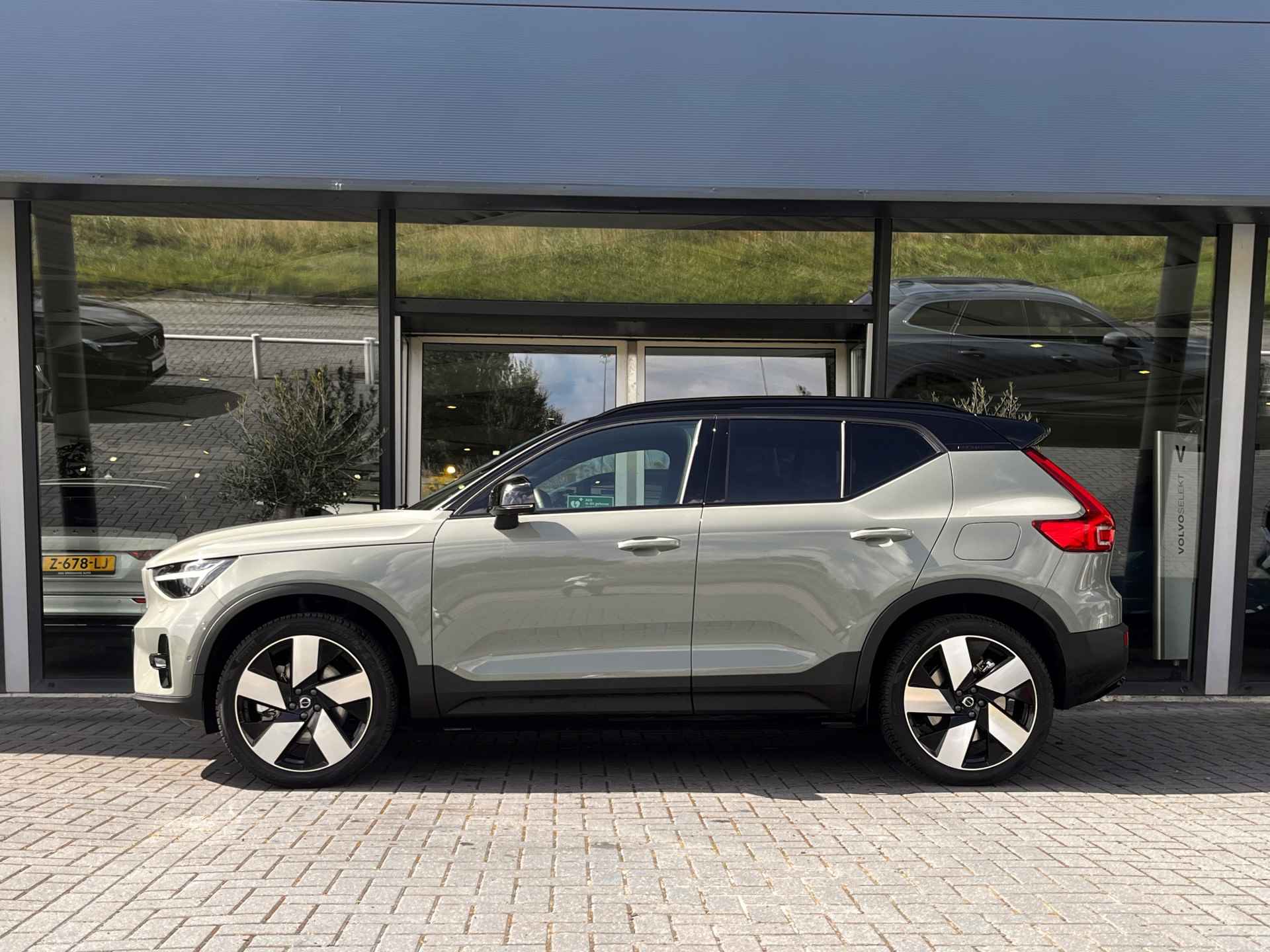 Volvo XC40 Single Motor Extended Range Ultimate | Harman/Kardon | 360° Camera | 20" | Pixel LED | Panoramadak | € 2.000 subsidie - 5/13