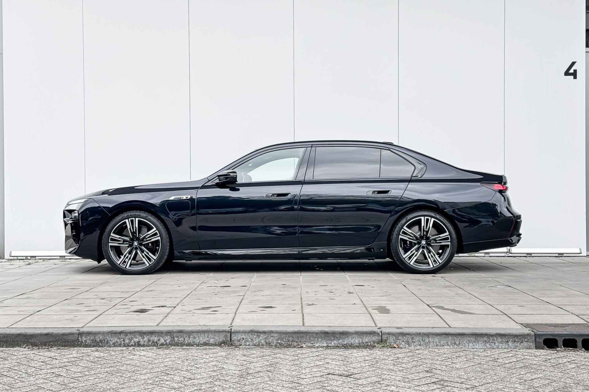 BMW 7 Serie M760e xDrive Bowers & Wilkins Diamond / Executive Lounge / Executive Pack / Performance Pack / Connoisseur Pack / Climate Acoustics Pack / Iconic Glow / Elektrische portieren / CraftedClarity - 2/27
