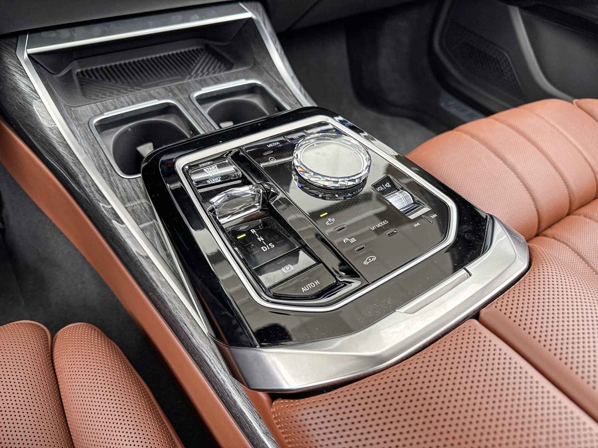 BMW 7 Serie M760e xDrive Bowers & Wilkins Diamond / Executive Lounge / Executive Pack / Performance Pack / Connoisseur Pack / Climate Acoustics Pack / Iconic Glow / Elektrische portieren / CraftedClarity - 15/27