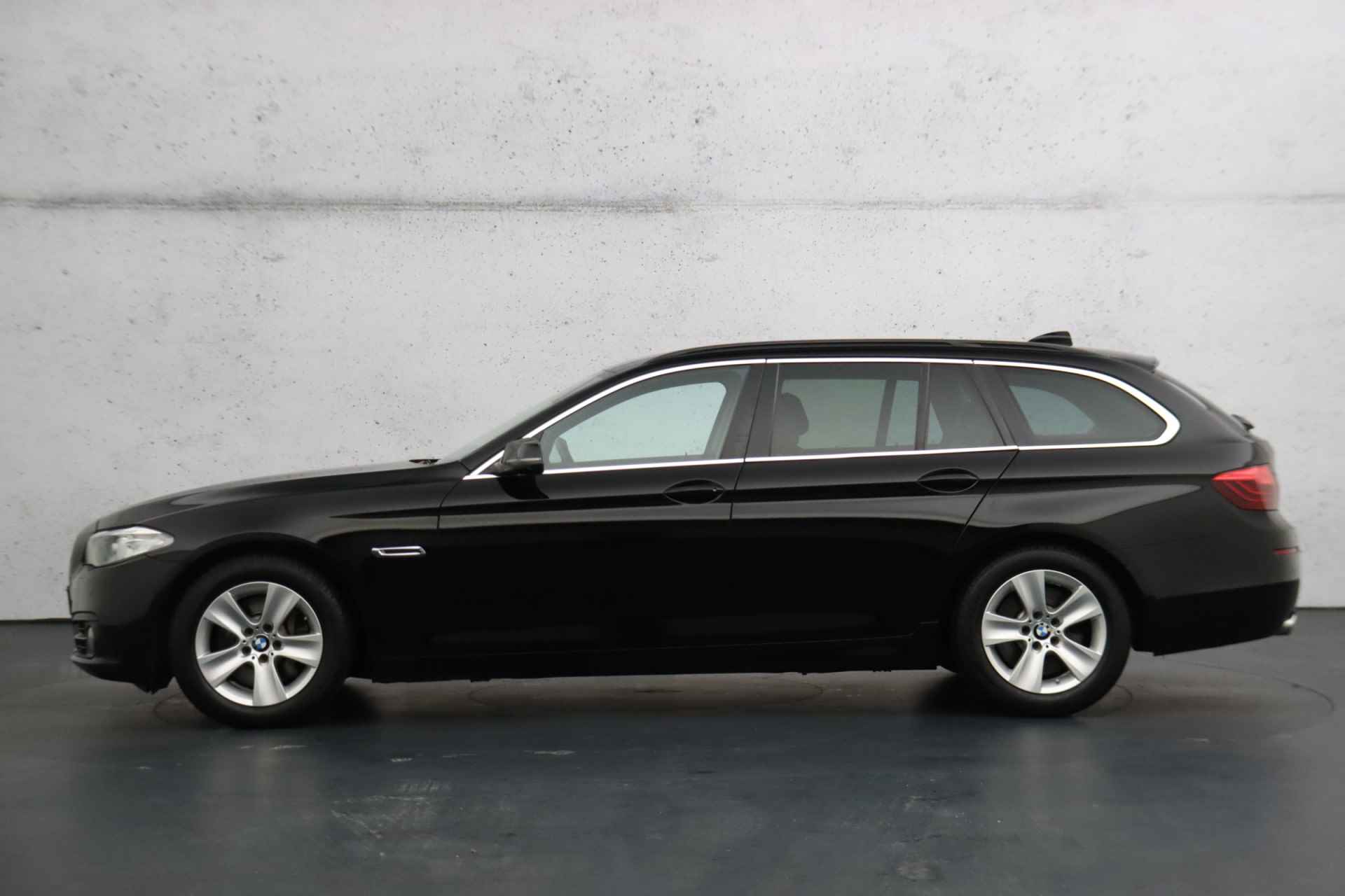 BMW 5 Serie Touring 530d 259pk High Executive | Leder | Sportstoelen | Stoelverwarming | Cruise control - 7/30