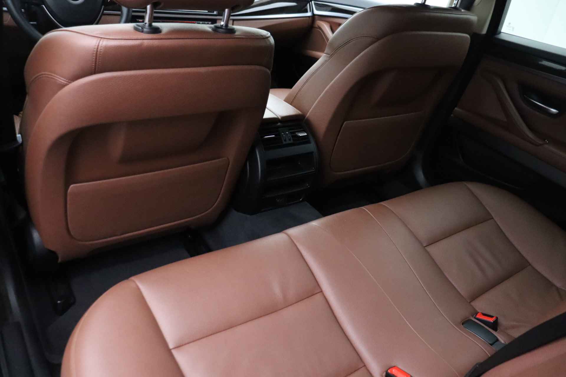 BMW 5 Serie Touring 530d 259pk High Executive | Leder | Sportstoelen | Stoelverwarming | Cruise control - 10/30