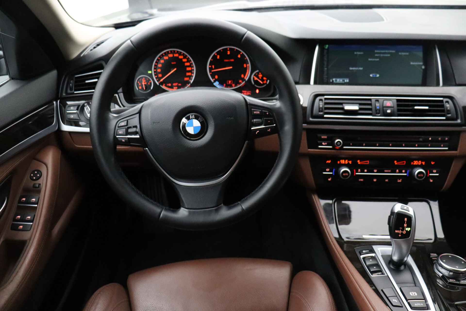 BMW 5 Serie Touring 530d 259pk High Executive | Leder | Sportstoelen | Stoelverwarming | Cruise control - 16/30