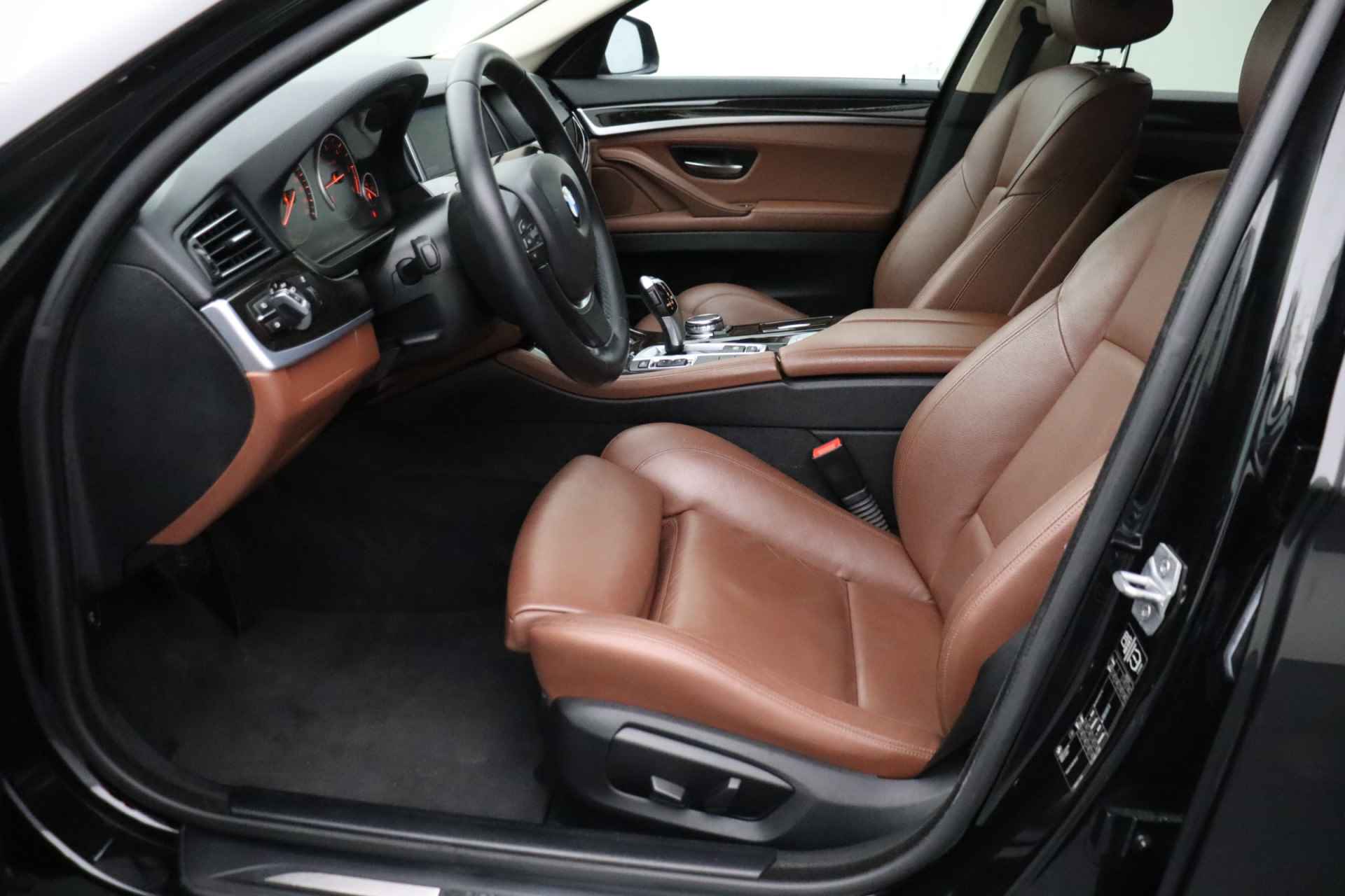 BMW 5 Serie Touring 530d 259pk High Executive | Leder | Sportstoelen | Stoelverwarming | Cruise control - 26/30