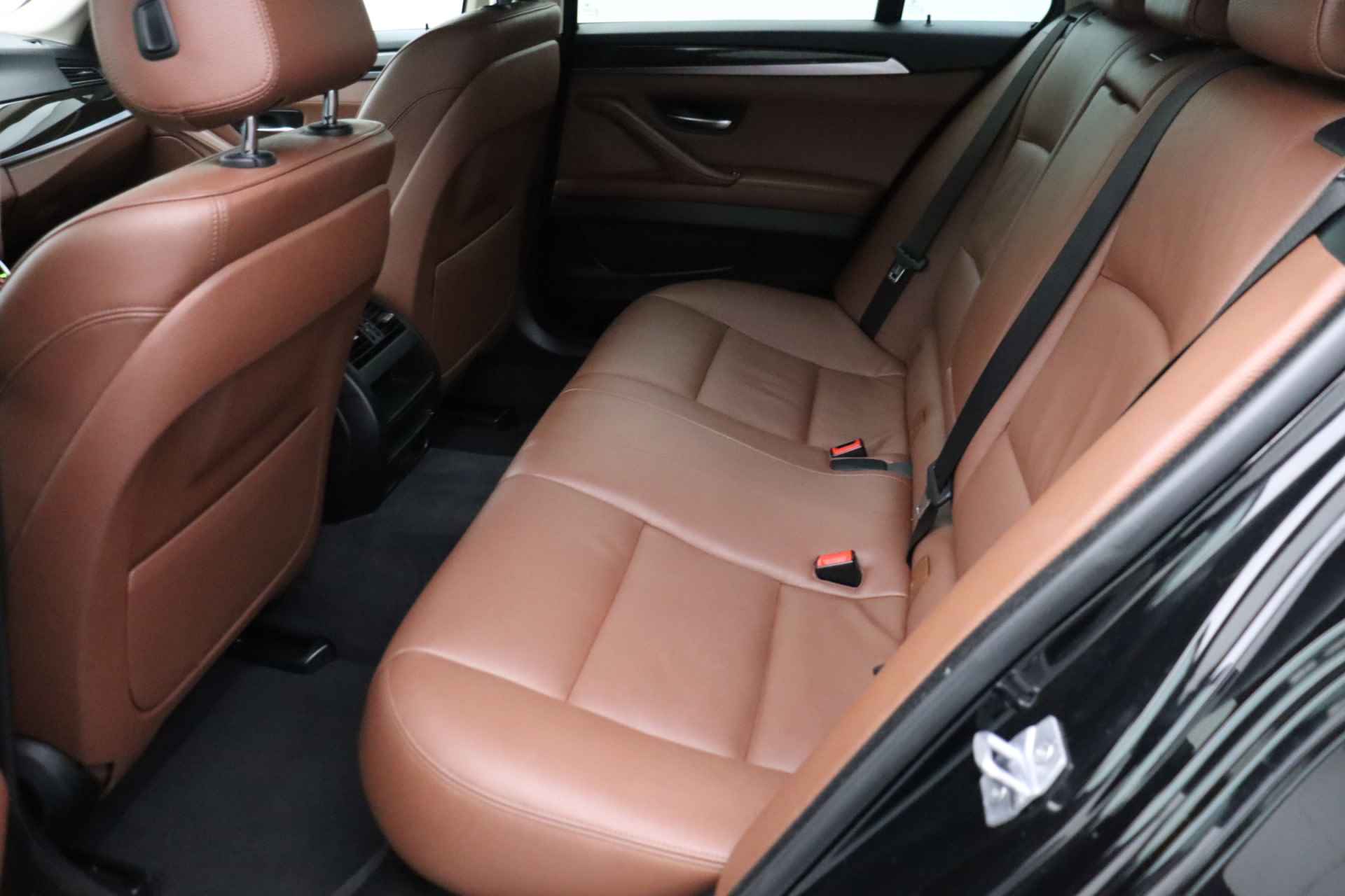 BMW 5 Serie Touring 530d 259pk High Executive | Leder | Sportstoelen | Stoelverwarming | Cruise control - 27/30