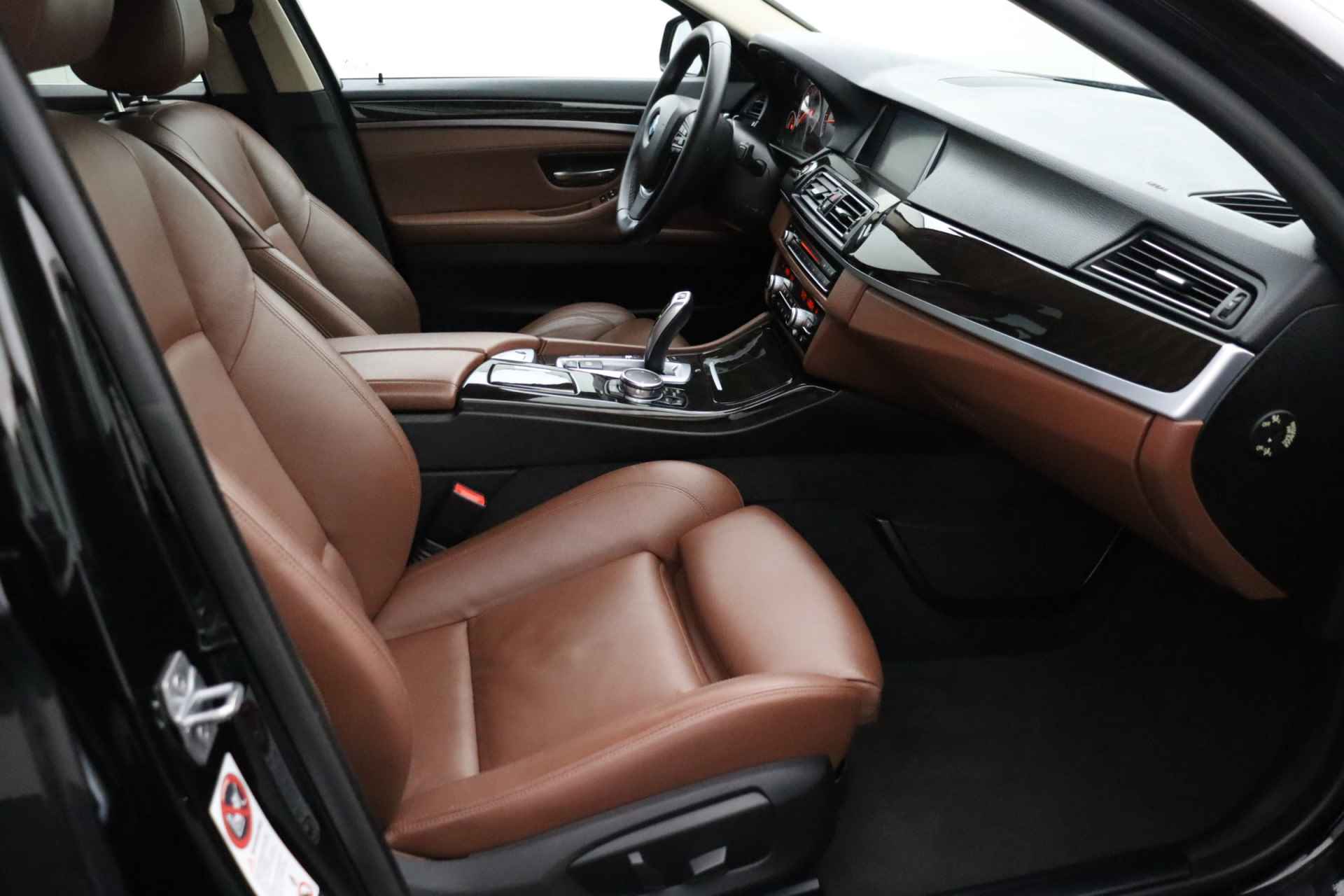 BMW 5 Serie Touring 530d 259pk High Executive | Leder | Sportstoelen | Stoelverwarming | Cruise control - 29/30