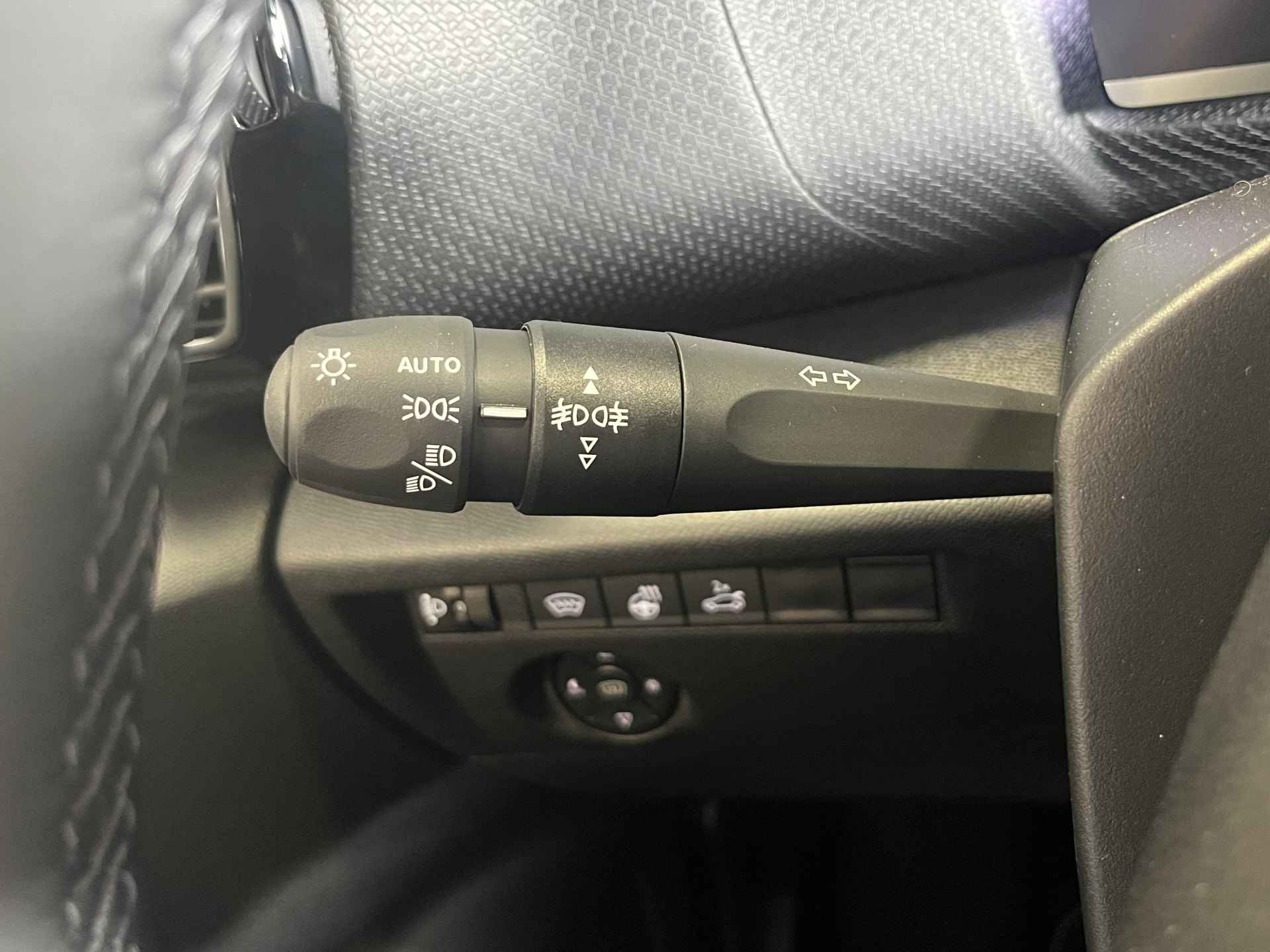 Citroën C4 X 1.2 Puretech Shine | Navigatie | Camera | Cruise control | Climate control | Head up display | Airco - 20/42